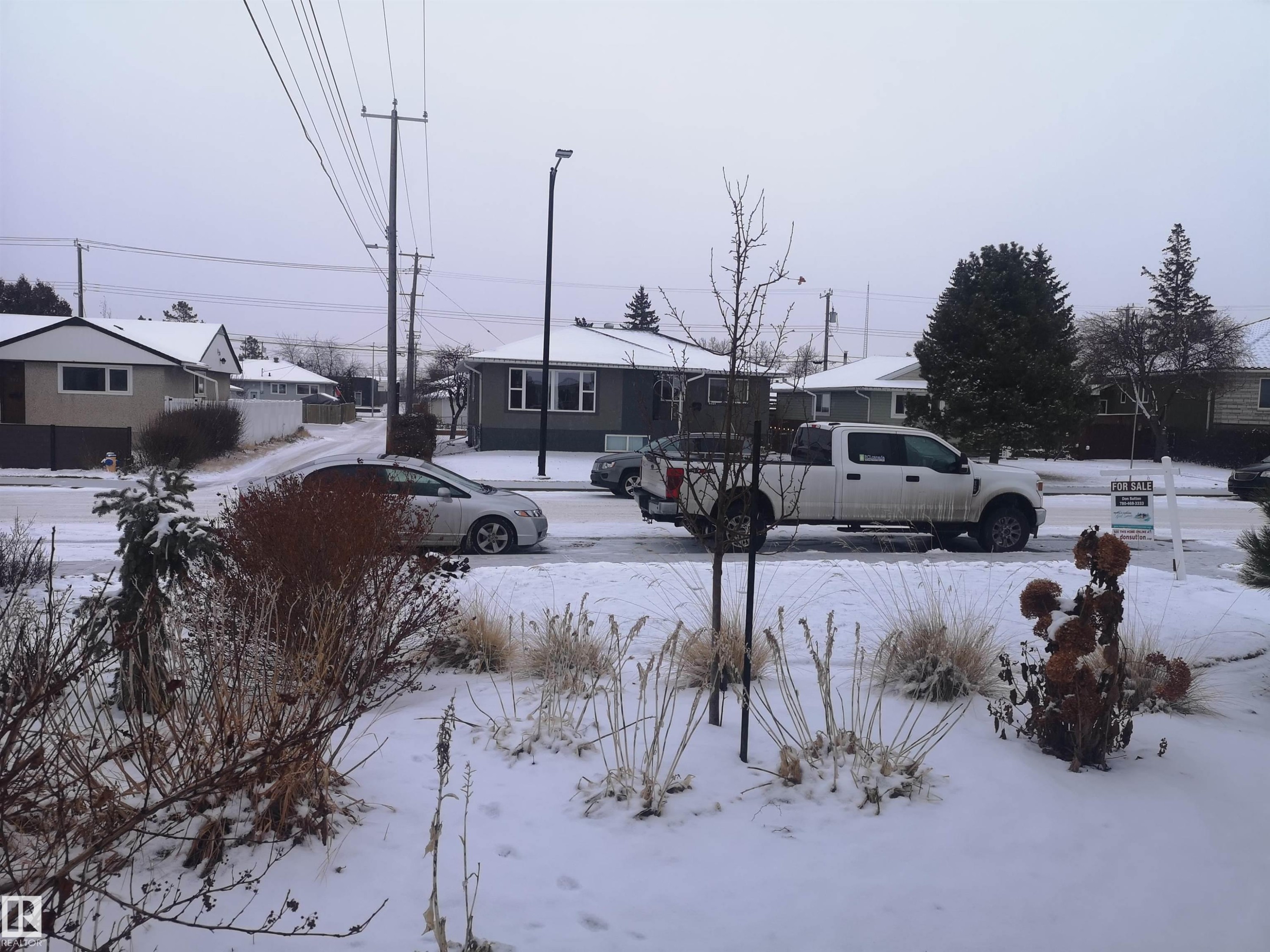 8032 70 Avenue Nw, Edmonton, AB - Outdoor