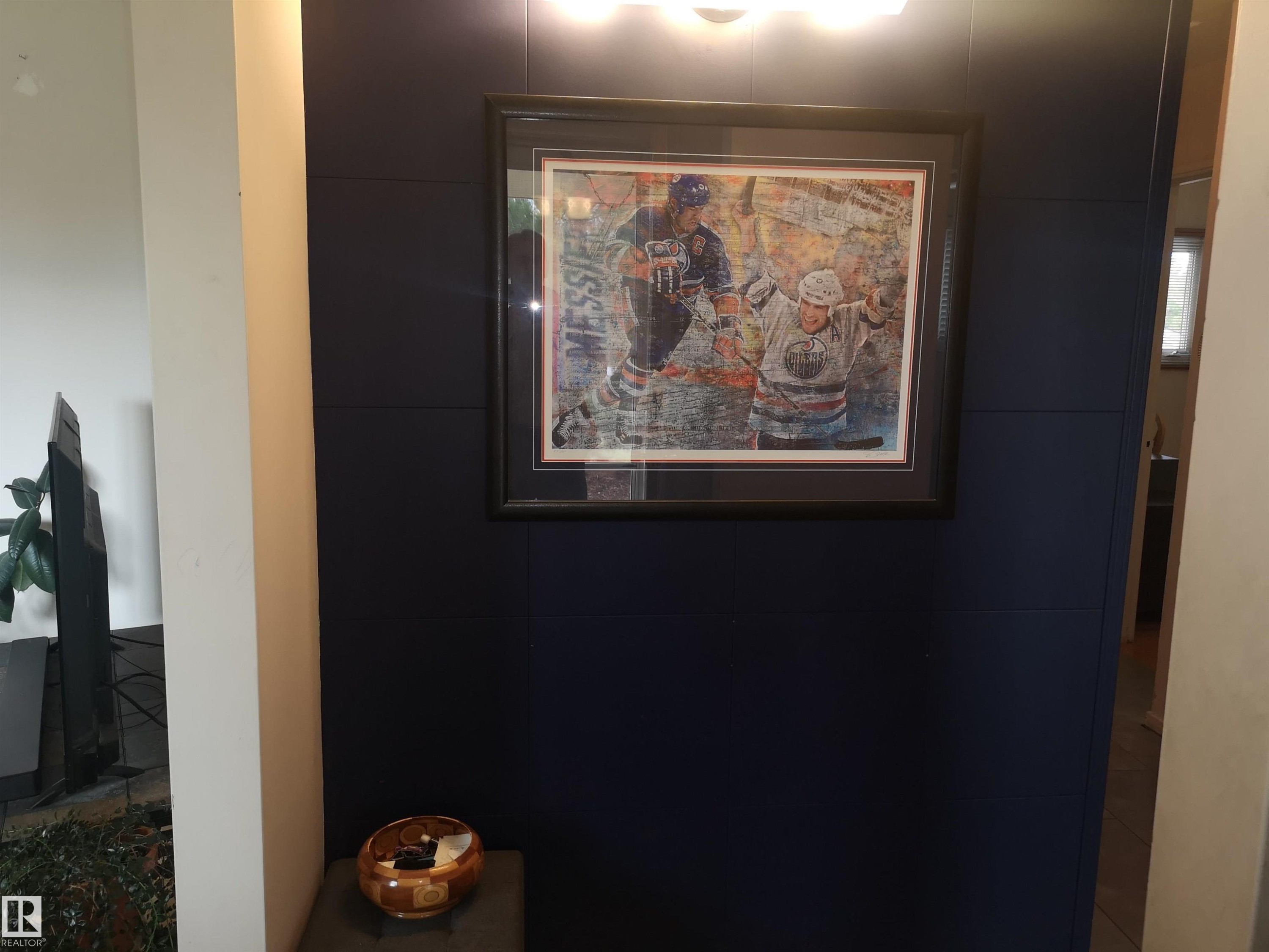 8032 70 Avenue Nw, Edmonton, AB - Indoor Photo Showing Other Room