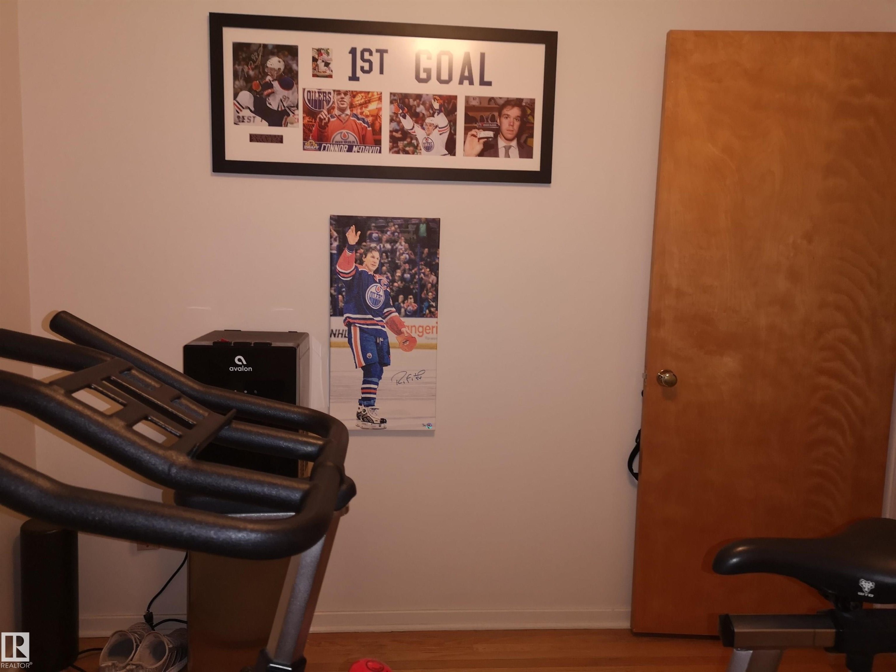 8032 70 Avenue Nw, Edmonton, AB - Indoor Photo Showing Other Room