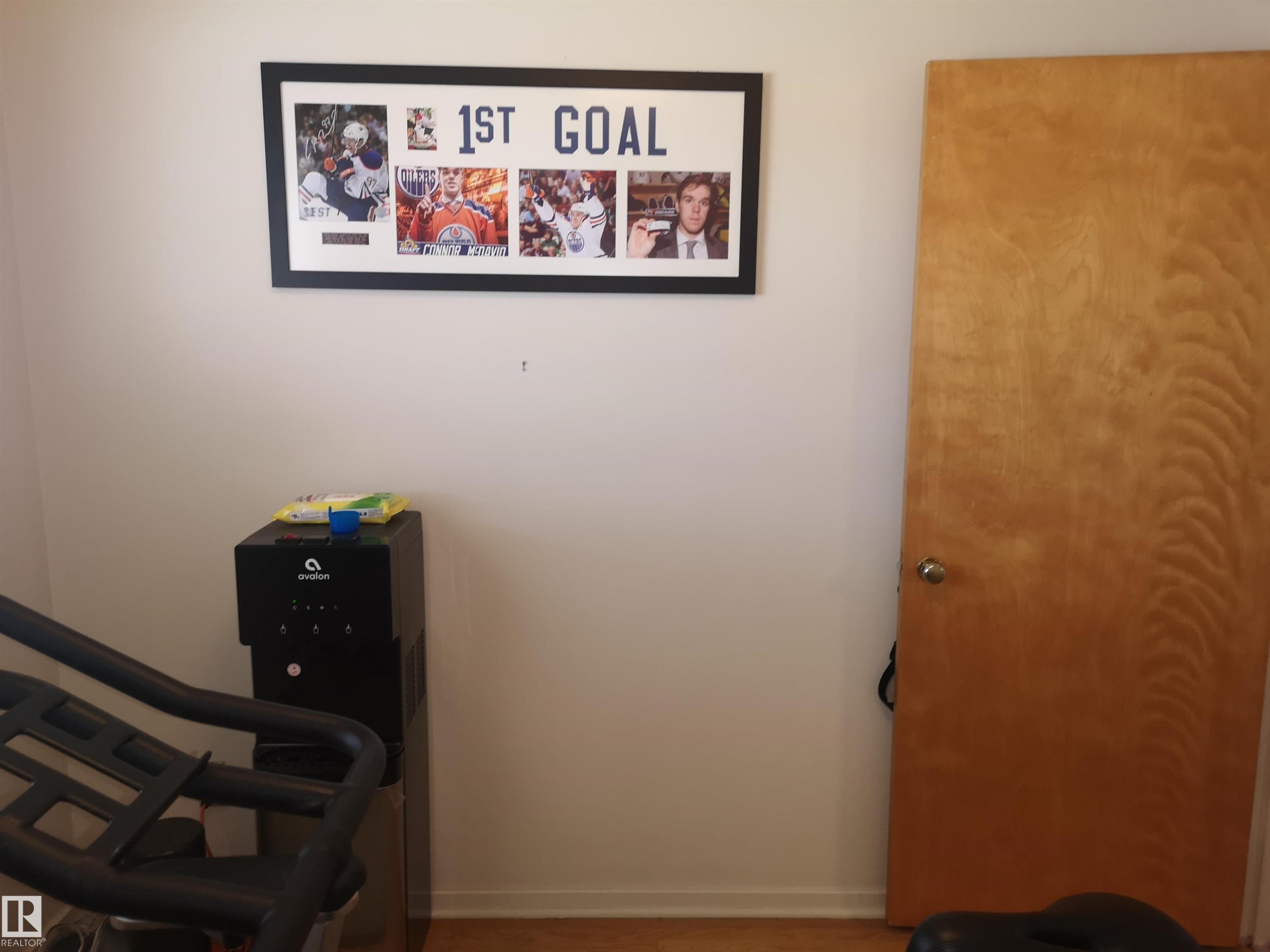 8032 70 Avenue Nw, Edmonton, AB - Indoor