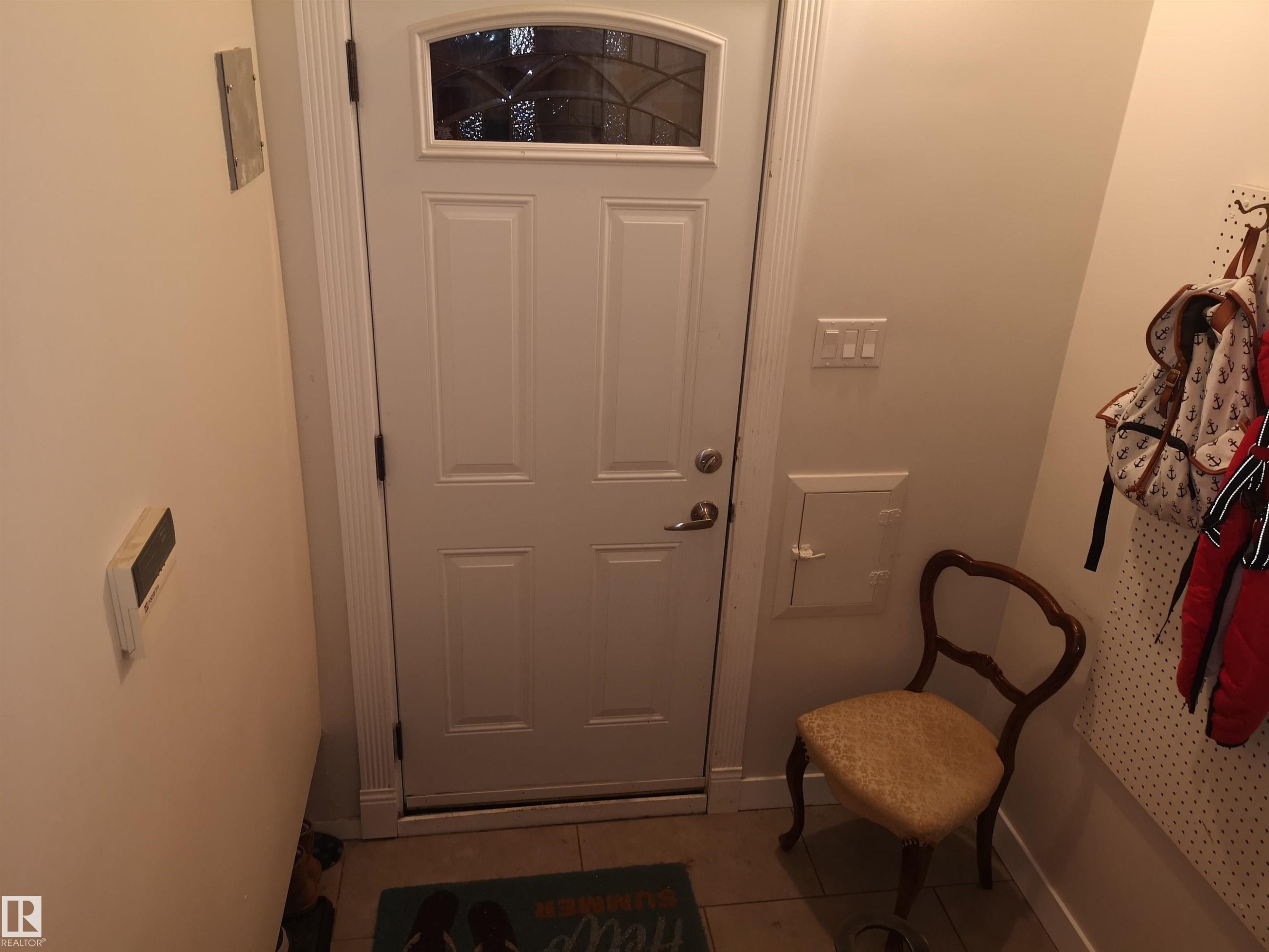 8032 70 Avenue Nw, Edmonton, AB - Indoor Photo Showing Other Room