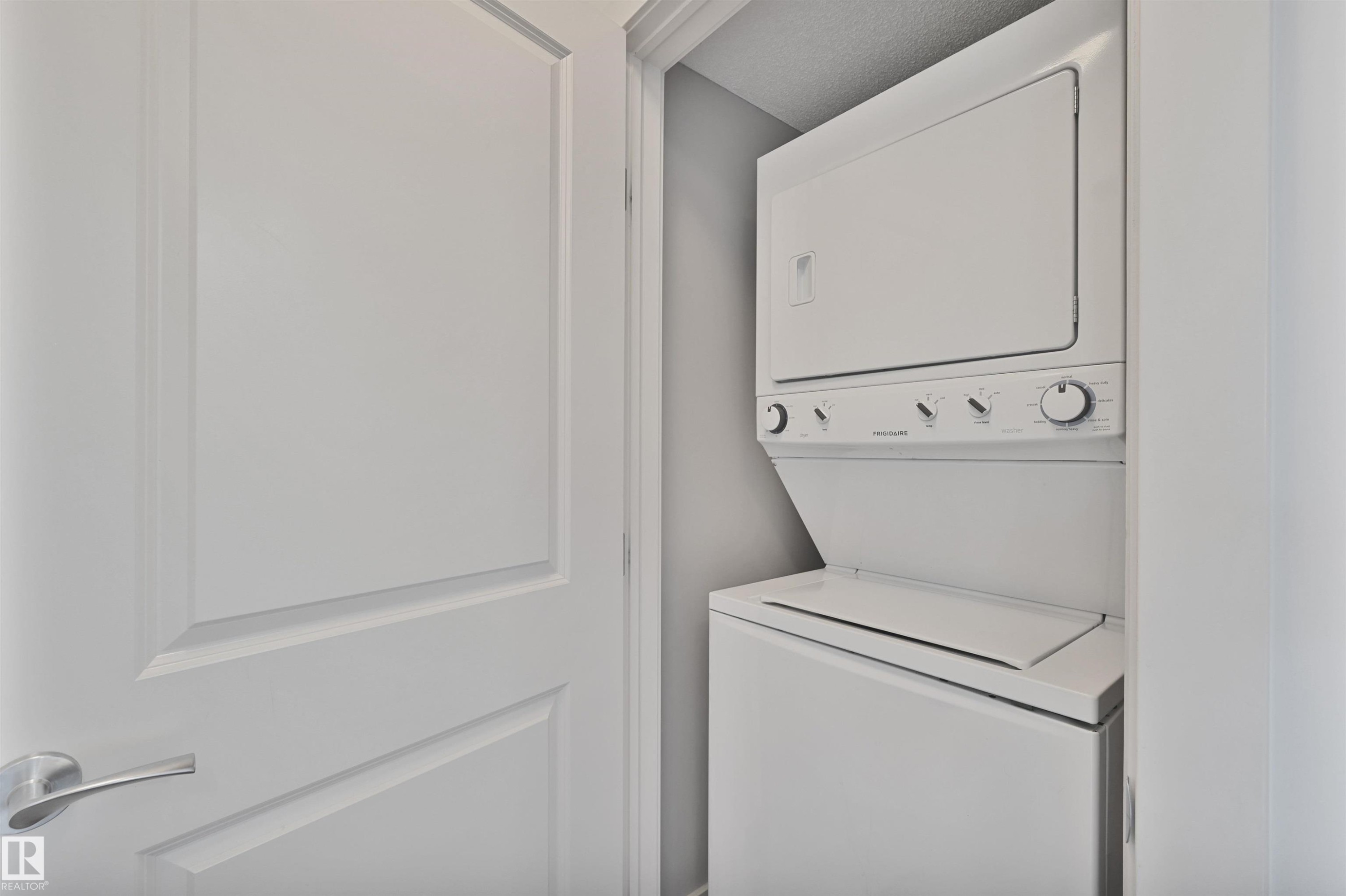 35 2922 Maple Way, Edmonton, AB - Indoor Photo Showing Laundry Room