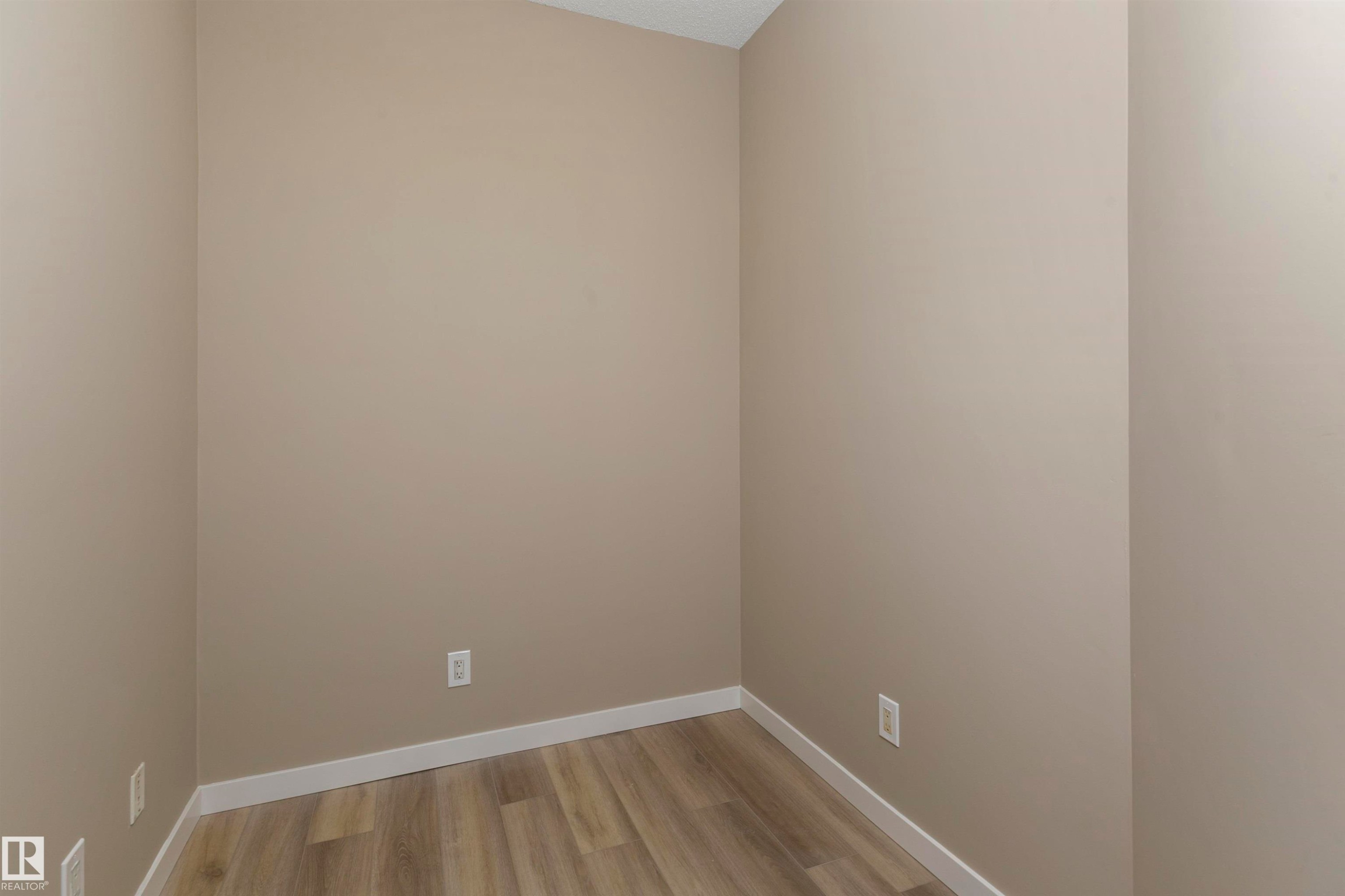 104 10905 109 Street, Edmonton, AB - Indoor Photo Showing Other Room