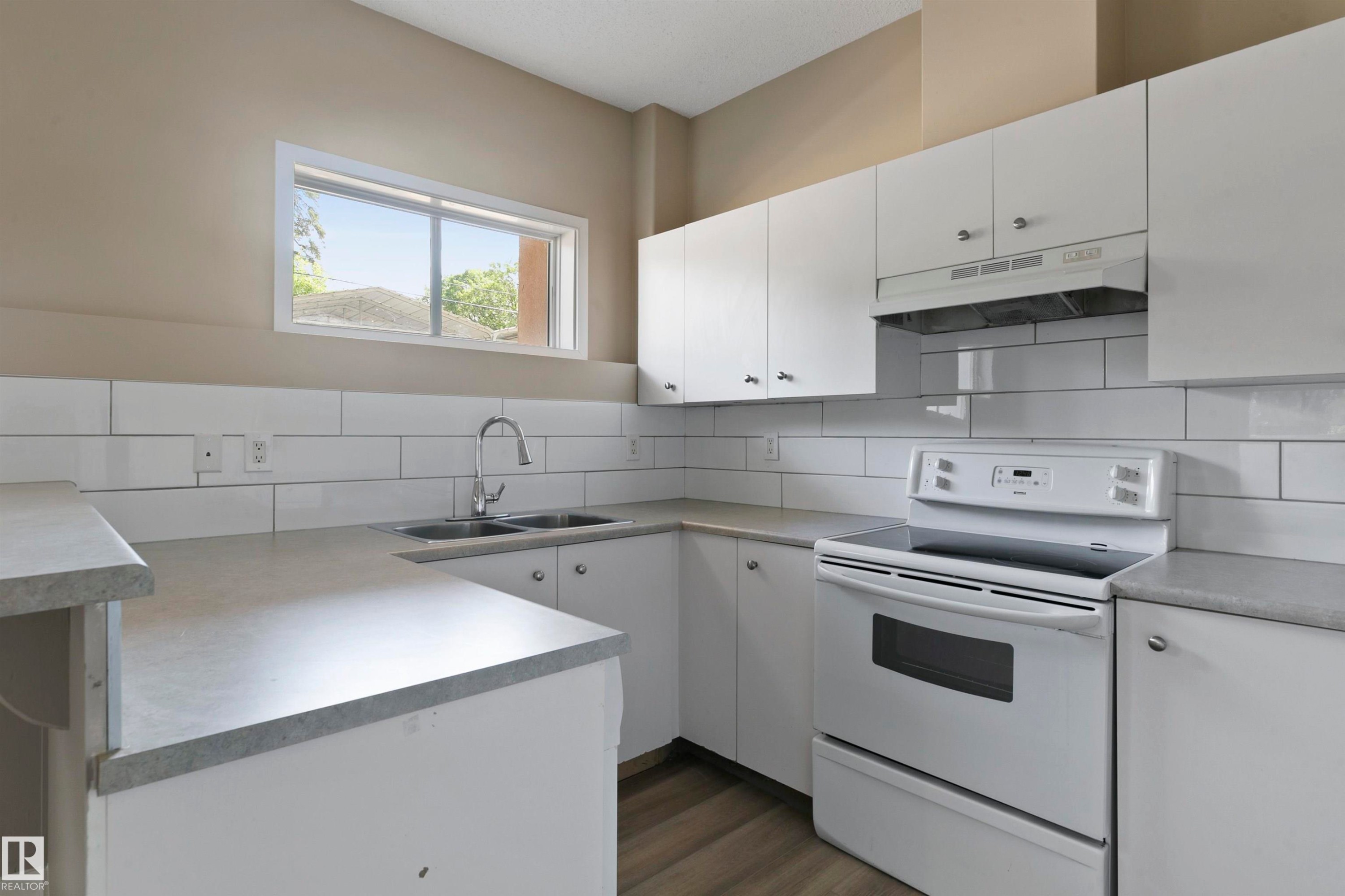 104 10905 109 Street, Edmonton, AB - Indoor Photo Showing Kitchen With Double Sink