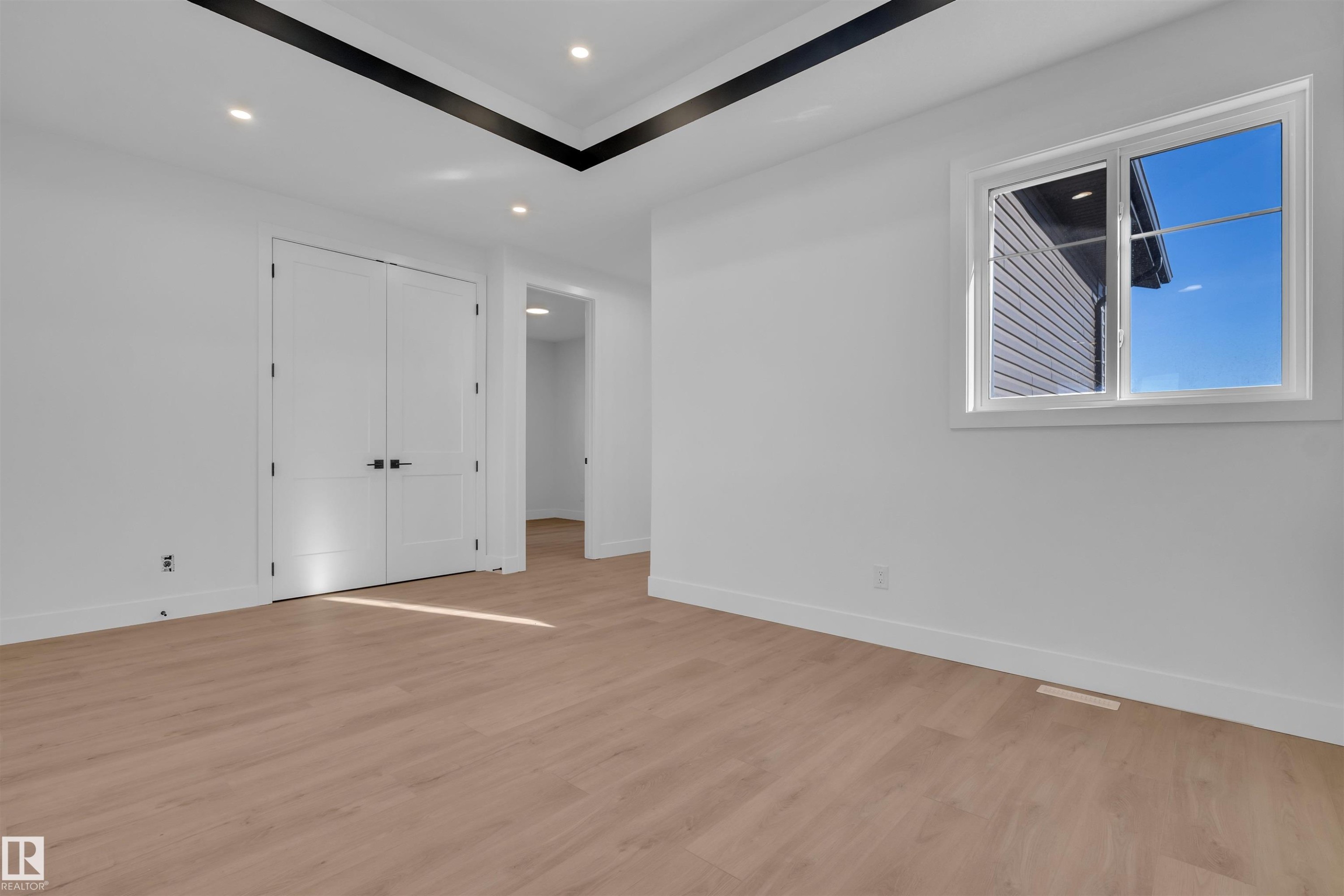 417 Pine Point(E), Leduc, AB - Indoor Photo Showing Other Room