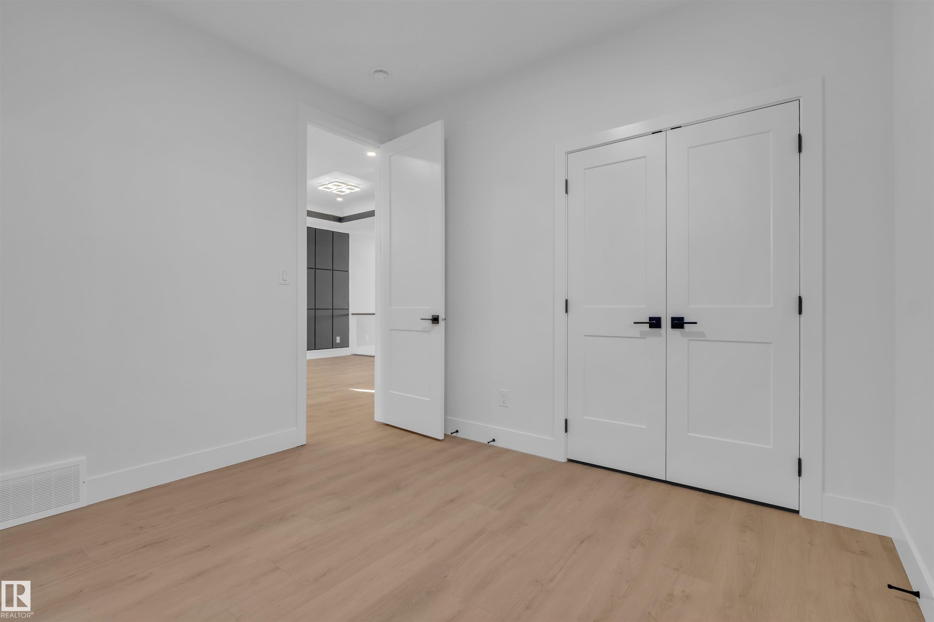 417 Pine Point(E), Leduc, AB - Indoor Photo Showing Other Room