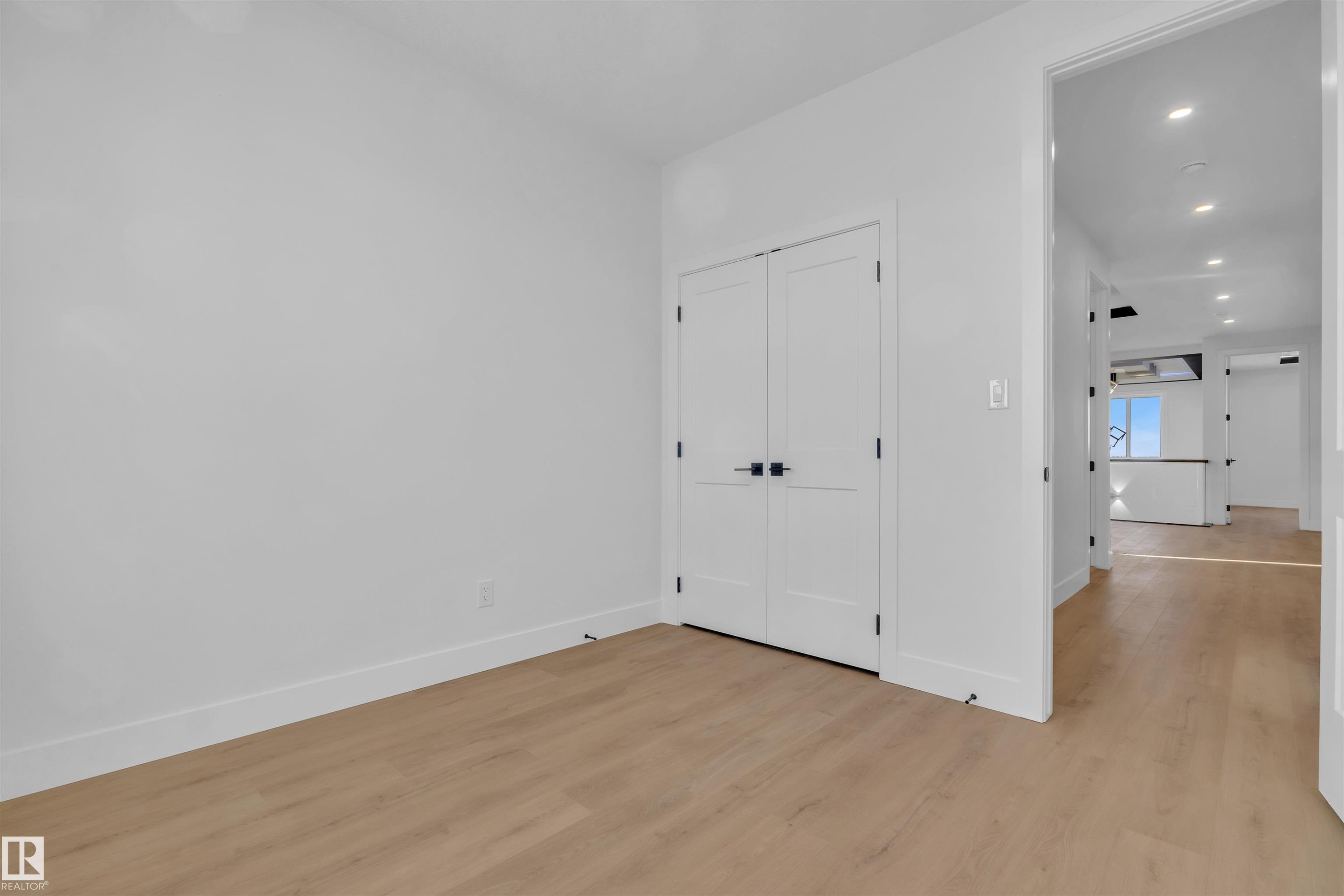 417 Pine Point(E), Leduc, AB - Indoor Photo Showing Other Room