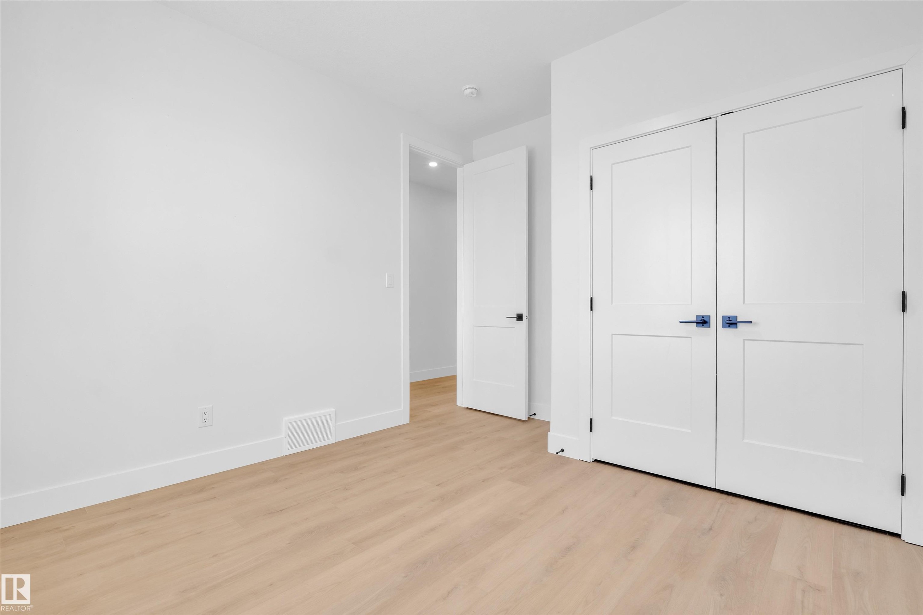 417 Pine Point(E), Leduc, AB - Indoor Photo Showing Other Room