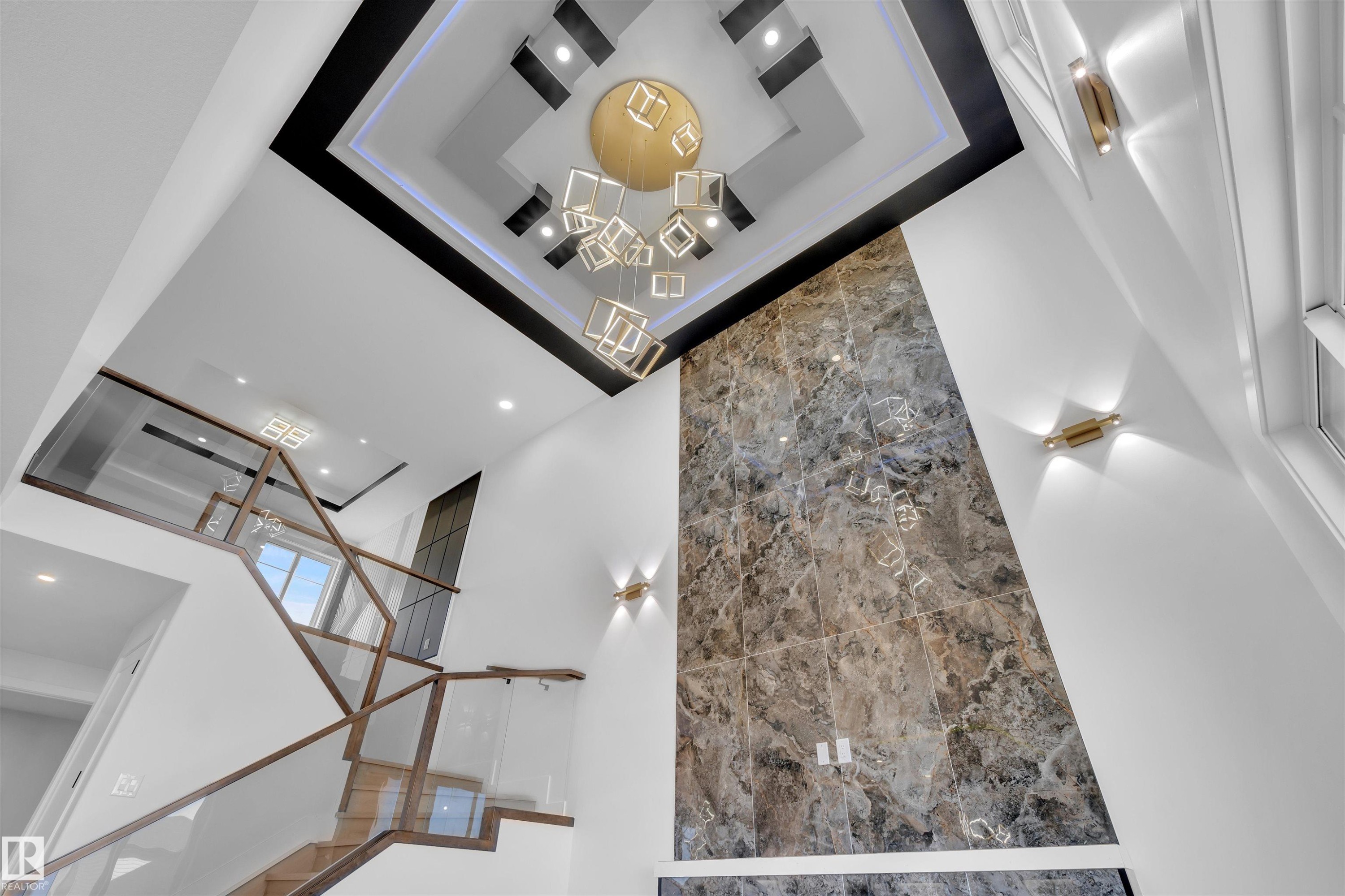 417 Pine Point(E), Leduc, AB - Indoor Photo Showing Other Room