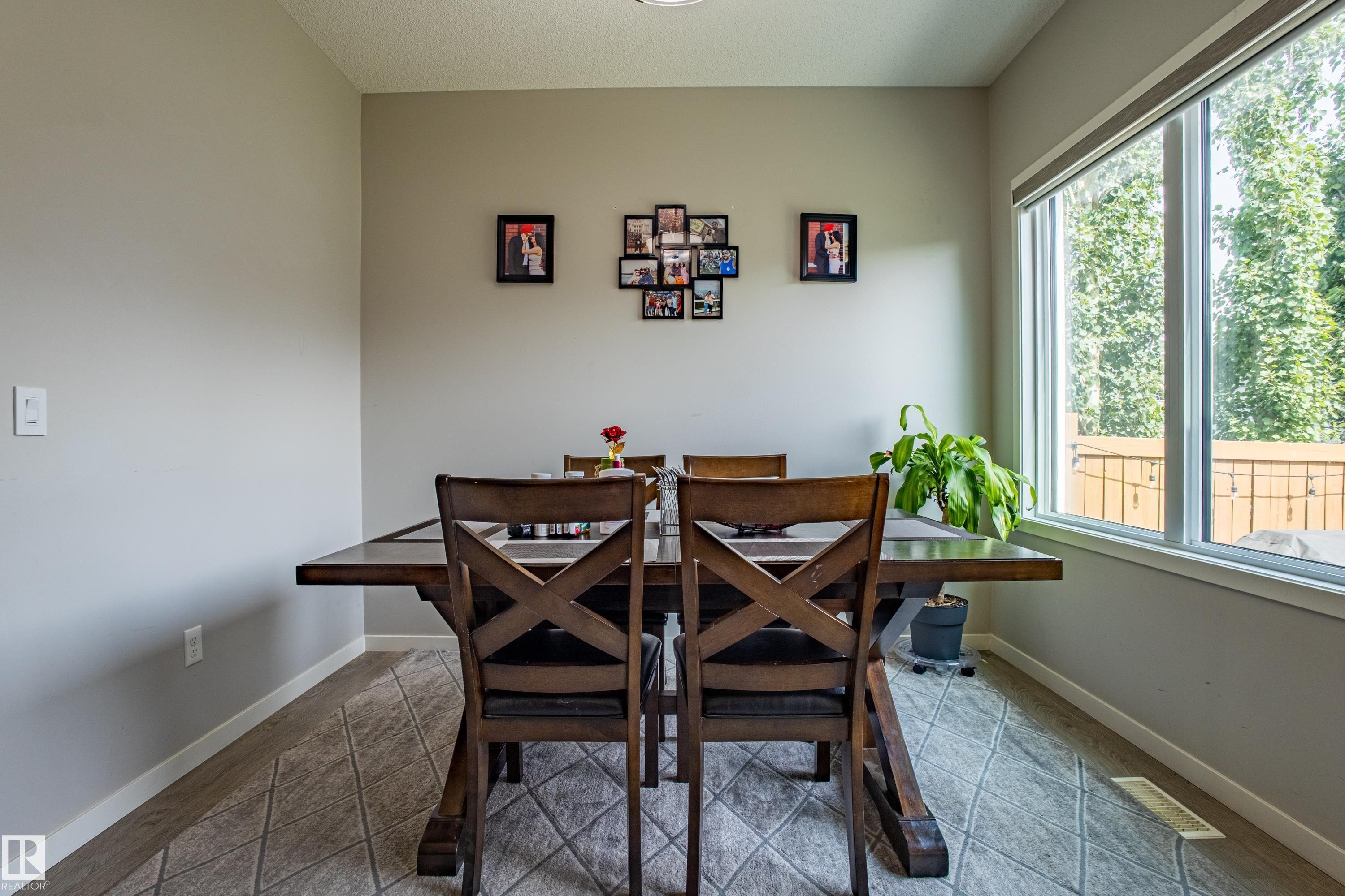 Dining space featuring baseboards - 2407 Casey Link, Edmonton, AB - Indoor Photo Showing Dining Room