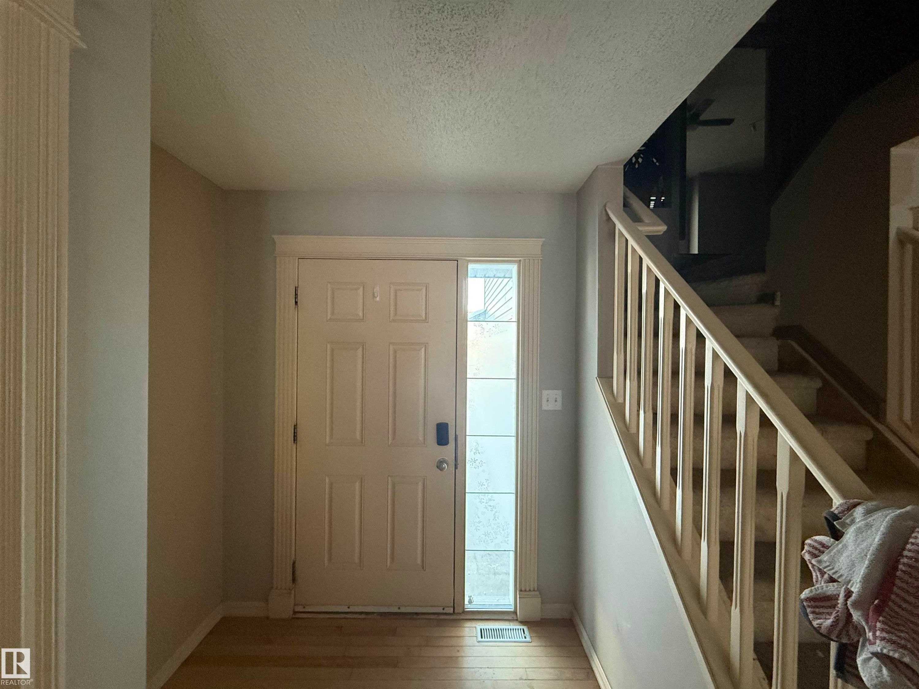 6007 5 Avenue, Edmonton, AB - Indoor Photo Showing Other Room