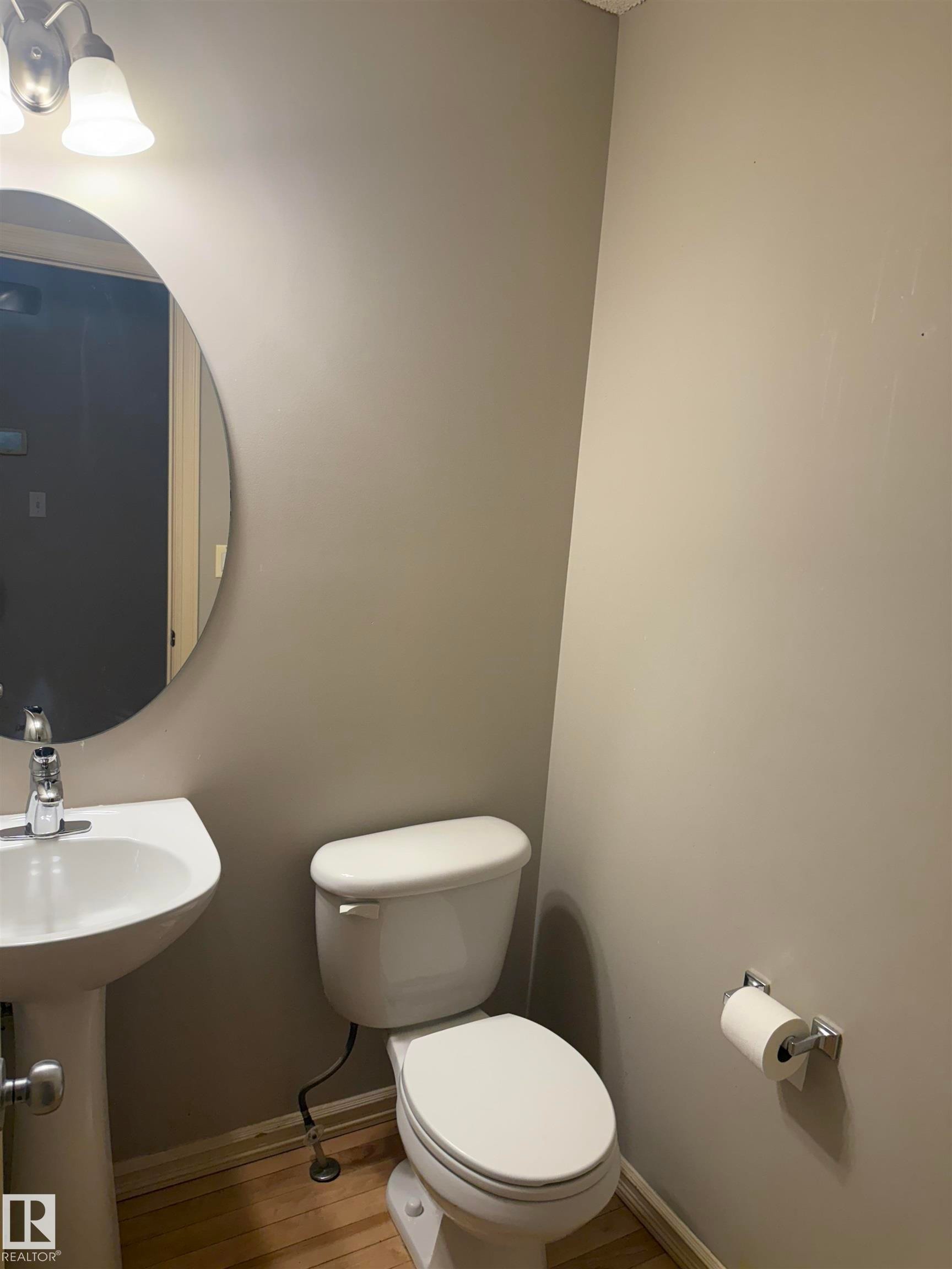 6007 5 Avenue, Edmonton, AB - Indoor Photo Showing Bathroom