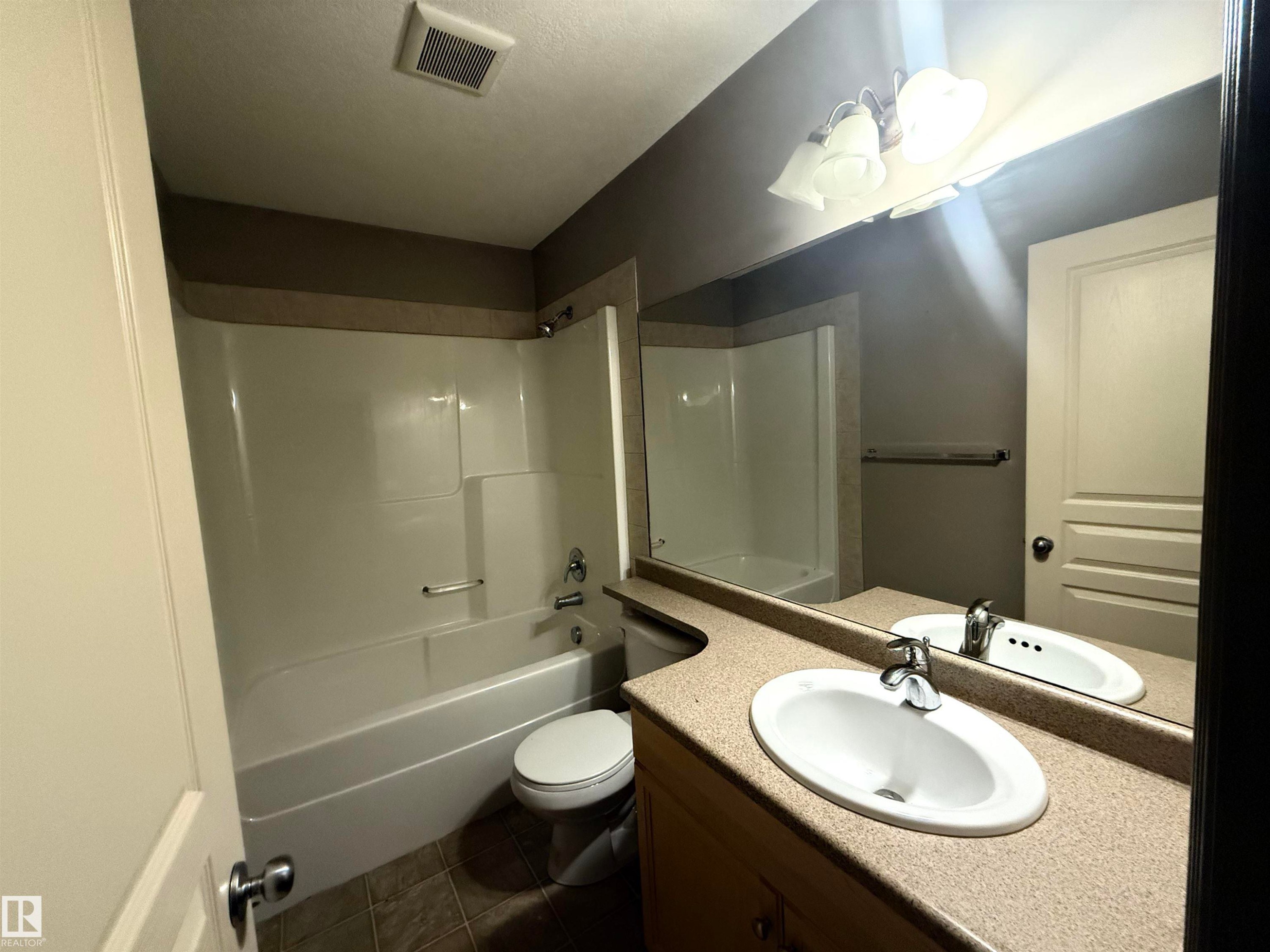 6007 5 Avenue, Edmonton, AB - Indoor Photo Showing Bathroom