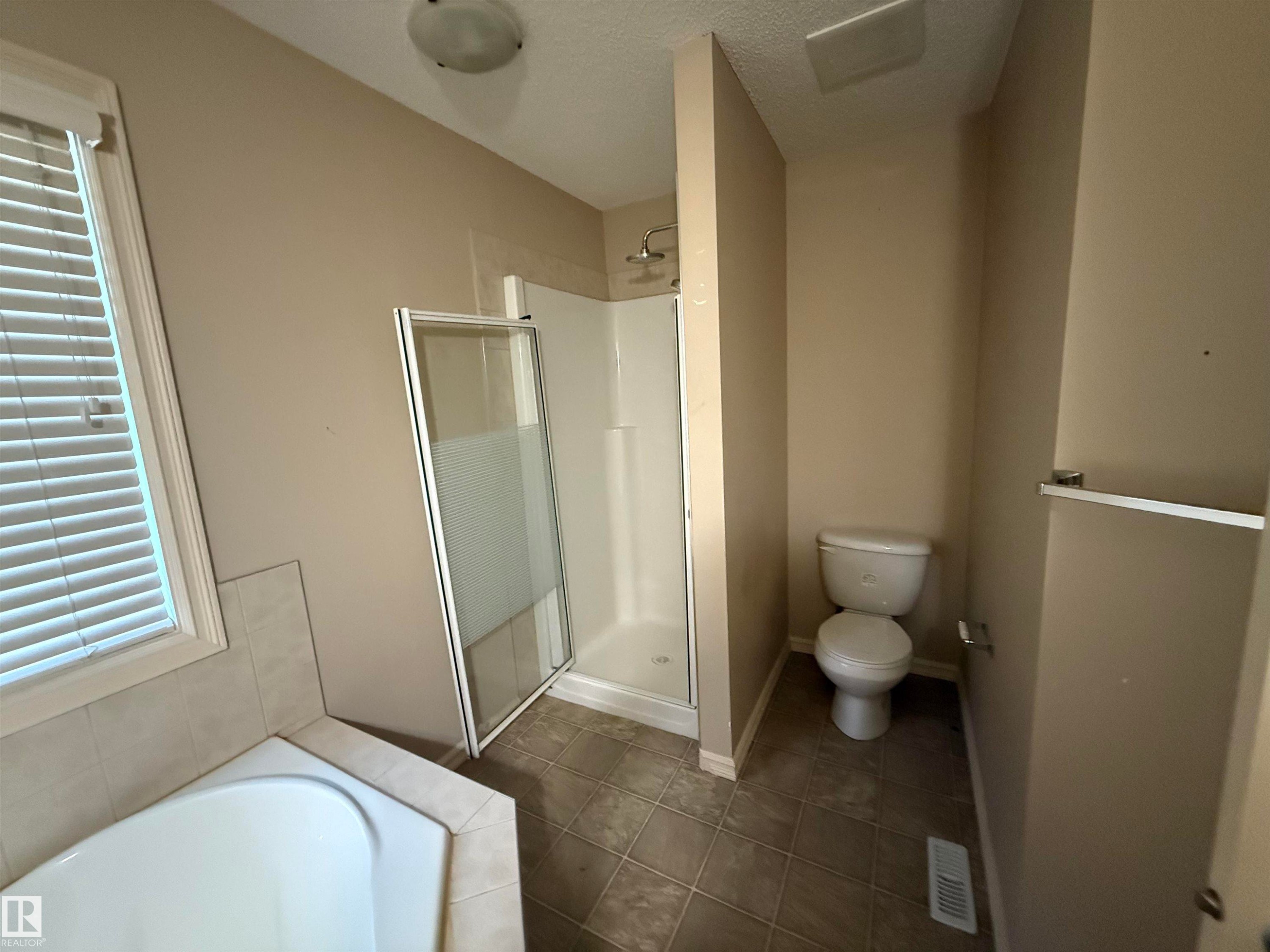 6007 5 Avenue, Edmonton, AB - Indoor Photo Showing Bathroom