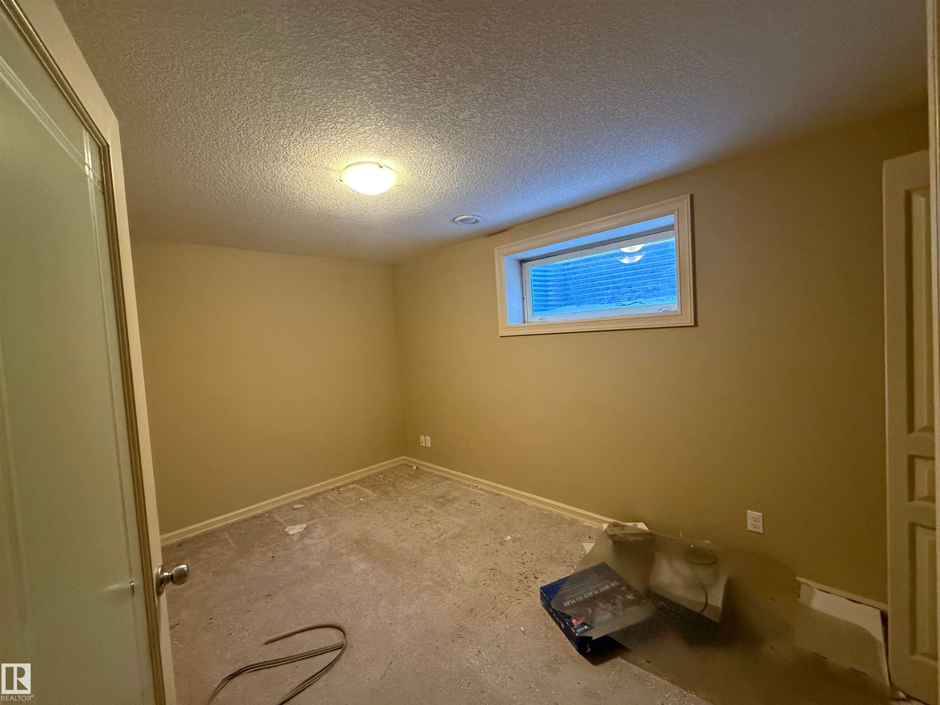 6007 5 Avenue, Edmonton, AB - Indoor Photo Showing Other Room