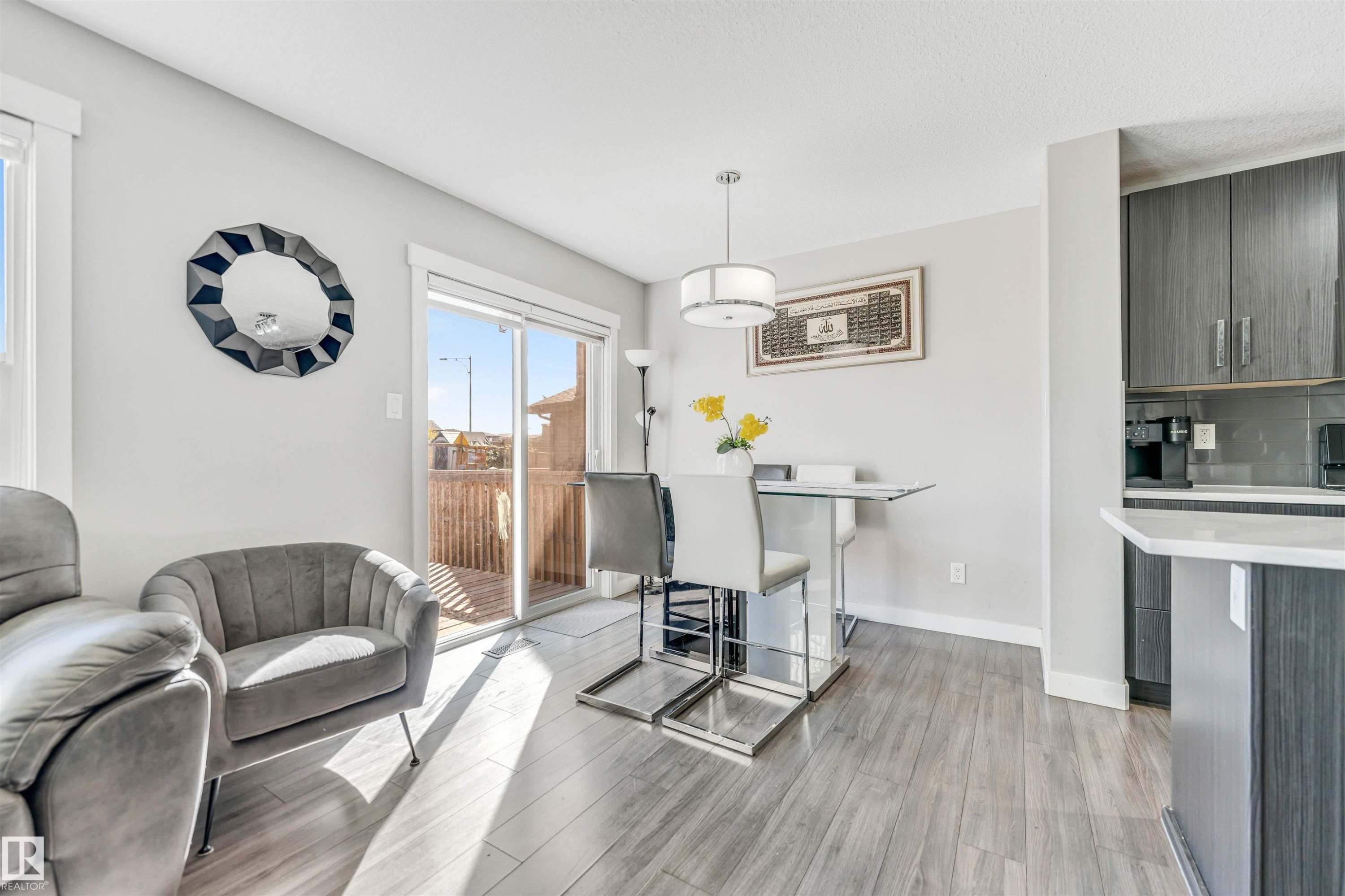Dining area with light wood-style flooring and baseboards - 3478 Weidle Way, Edmonton, AB - Indoor