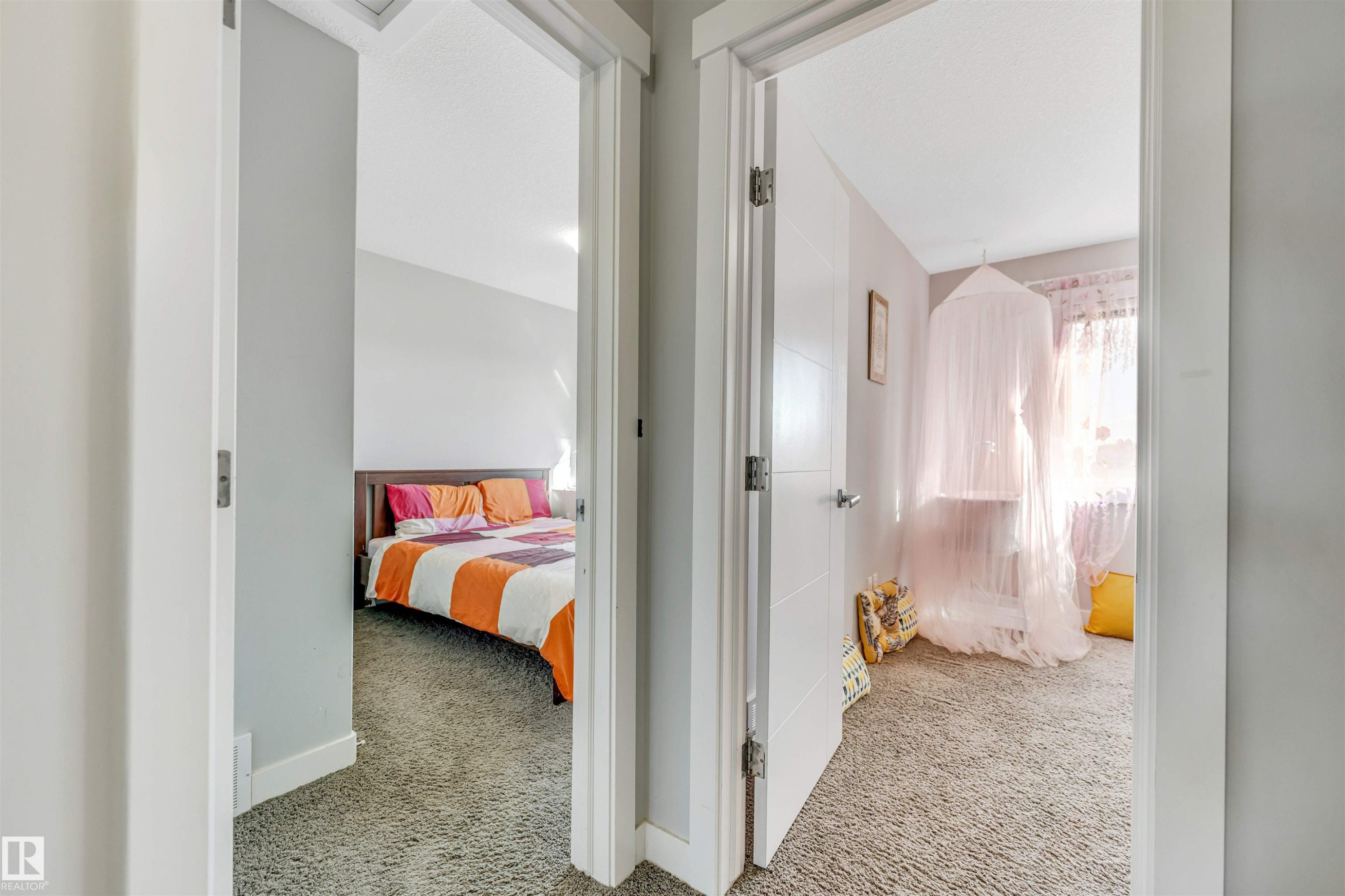 Hall featuring carpet and baseboards - 3478 Weidle Way, Edmonton, AB - Indoor