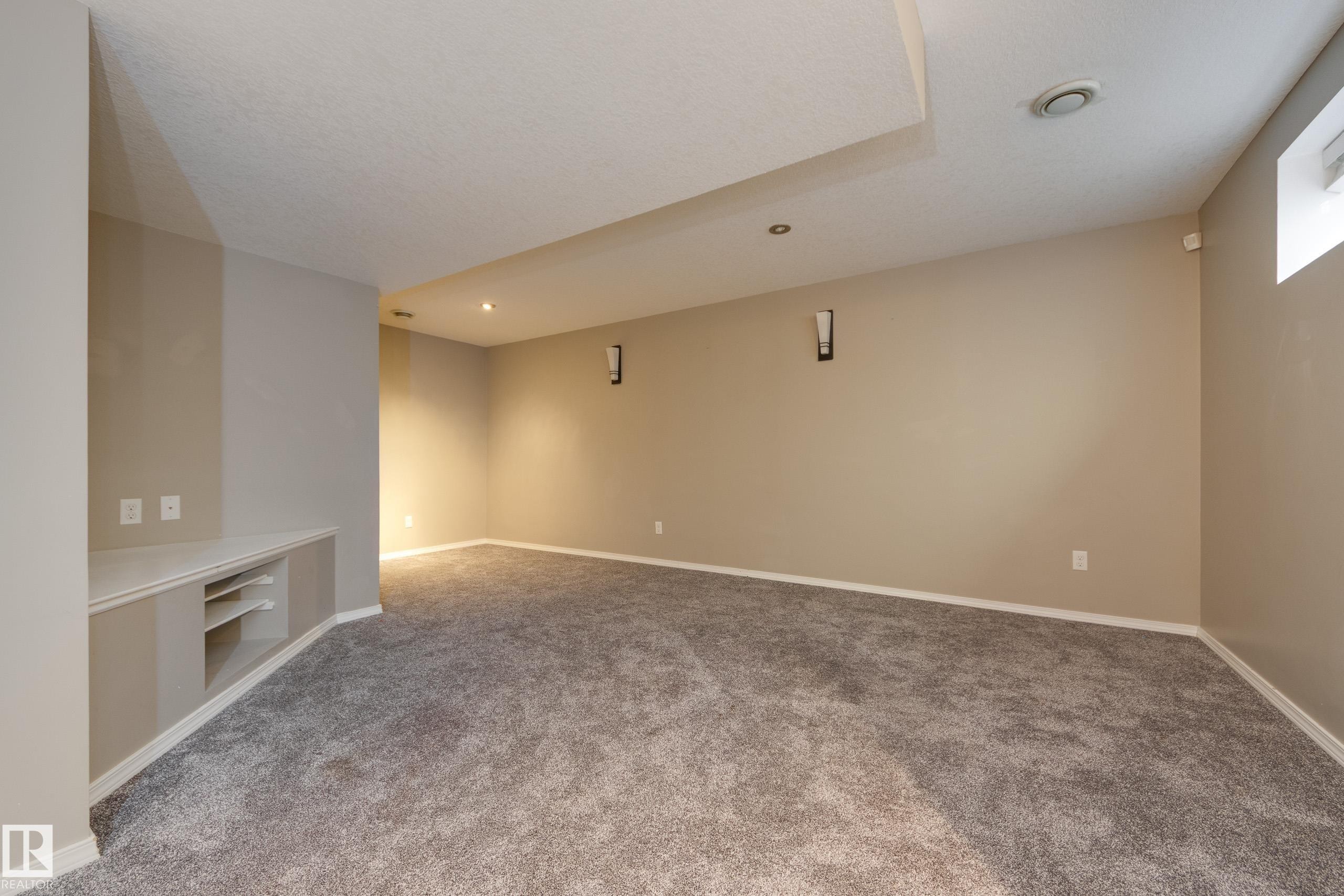 Edmonton, AB - Indoor Photo Showing Other Room