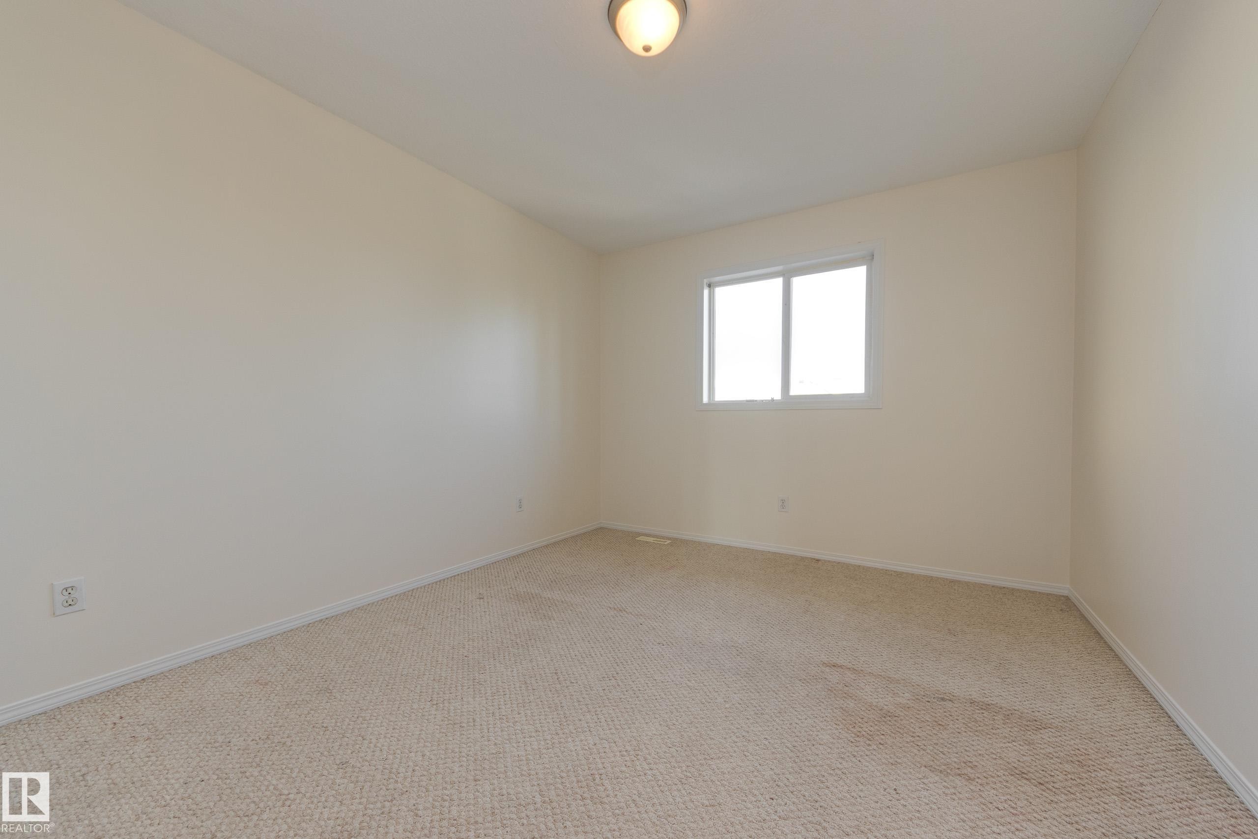 Edmonton, AB - Indoor Photo Showing Other Room