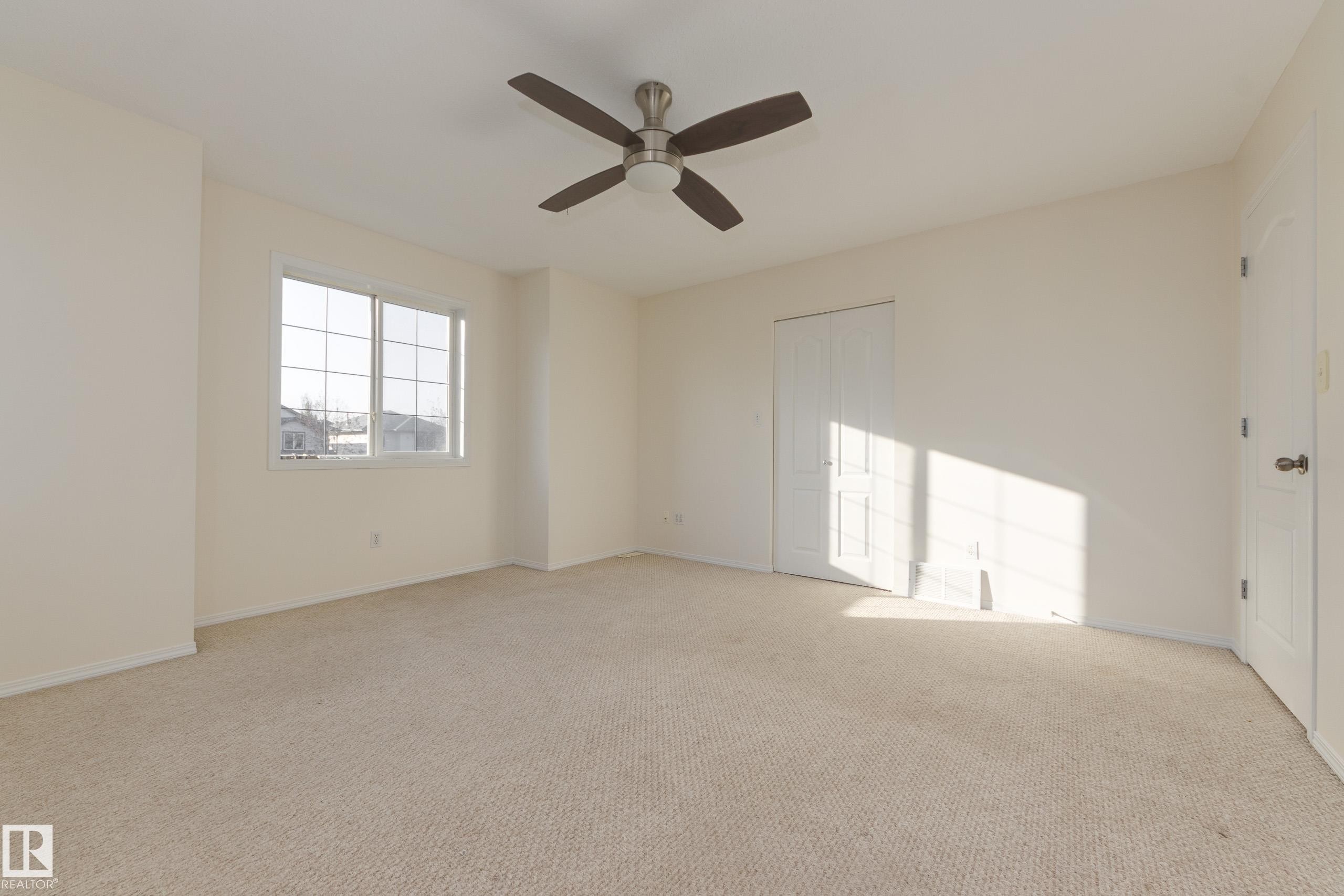 Edmonton, AB - Indoor Photo Showing Other Room