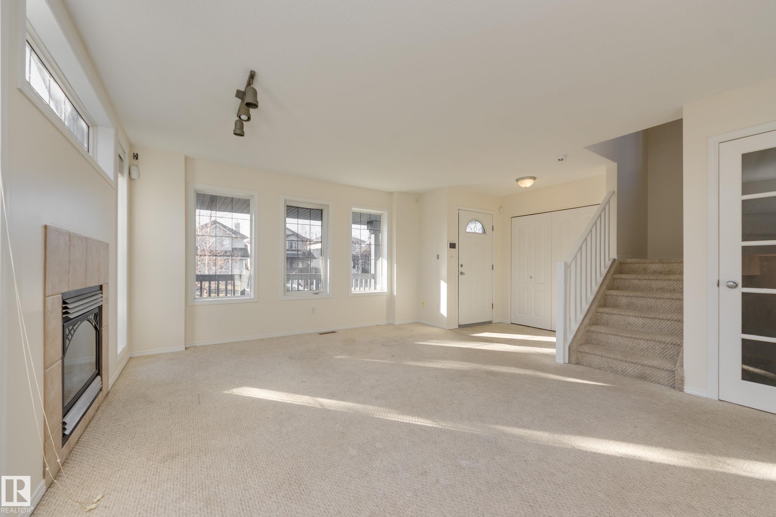 Edmonton, AB - Indoor Photo Showing Other Room