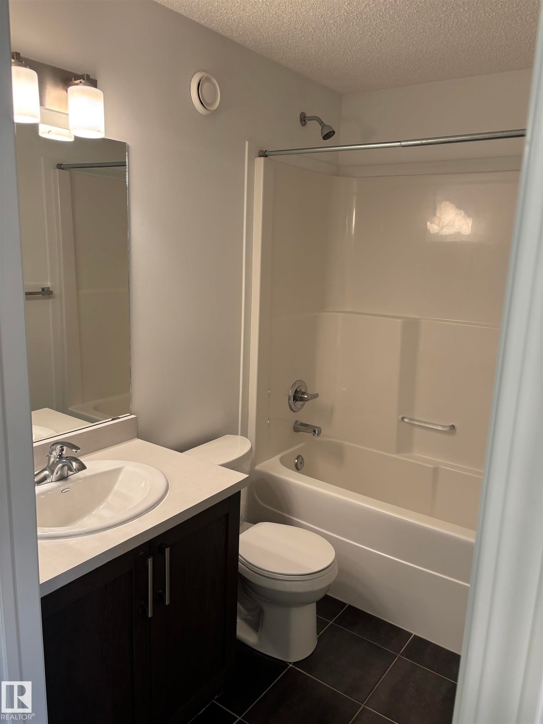 563 Orchards Boulevard, Edmonton, AB - Indoor Photo Showing Bathroom