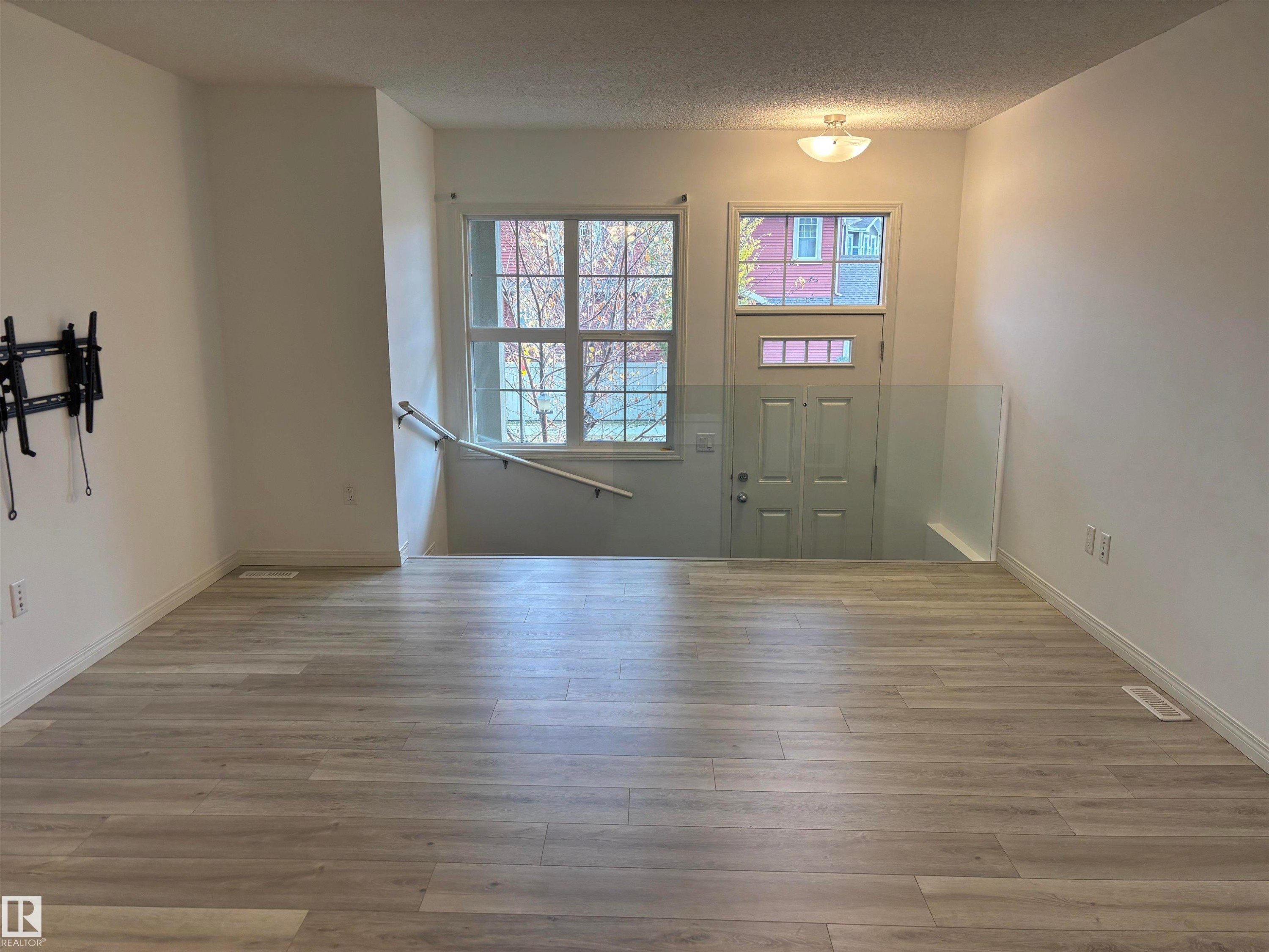 563 Orchards Boulevard, Edmonton, AB - Indoor Photo Showing Other Room