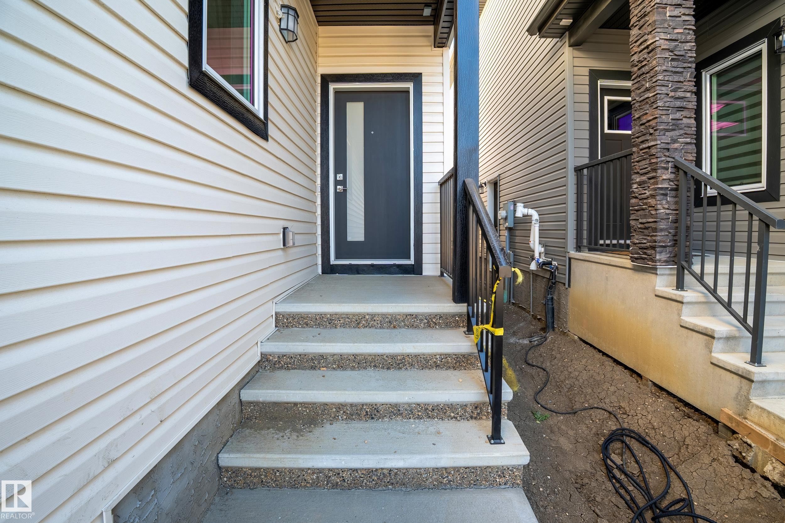 2033 209A Street, Edmonton, AB - Outdoor