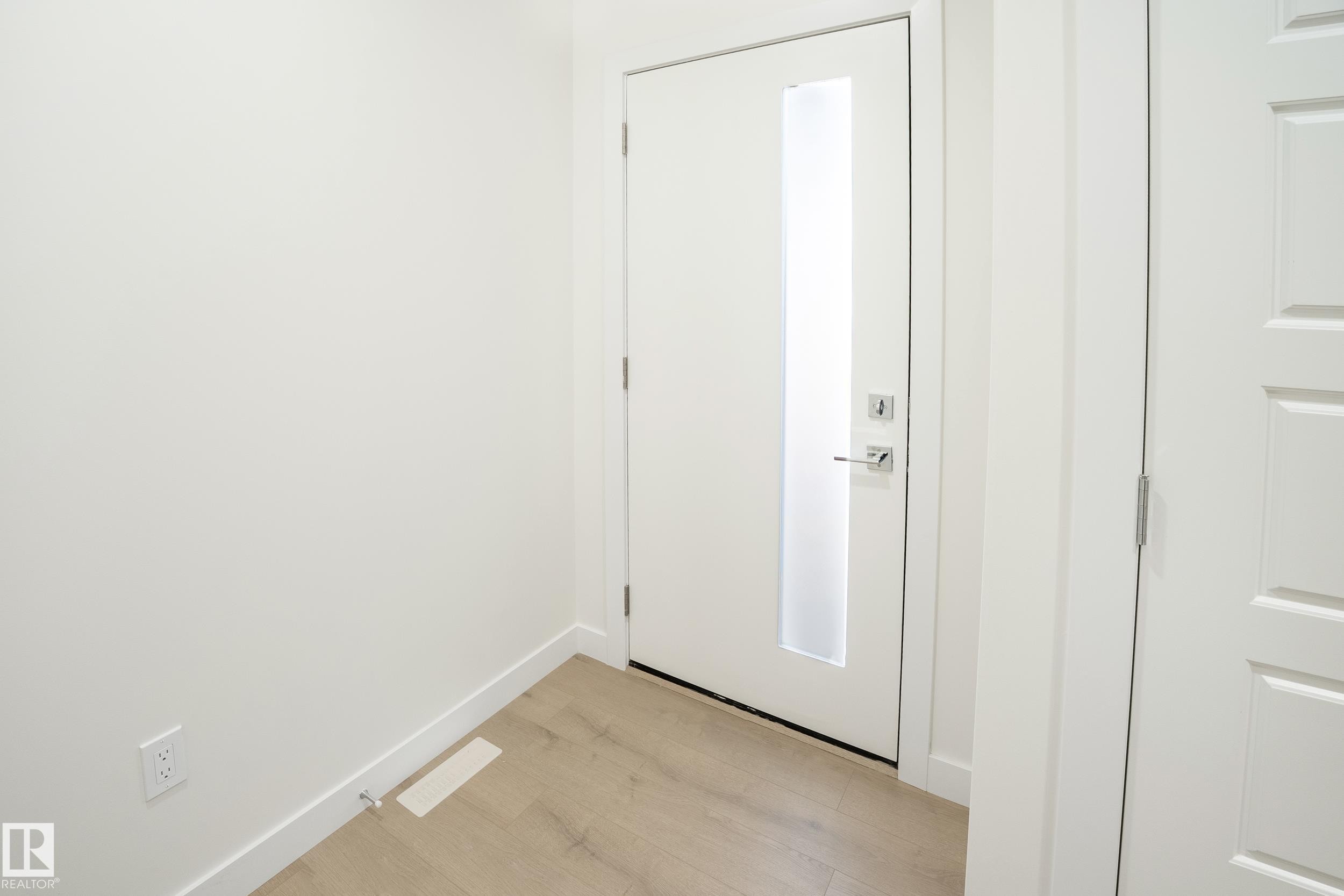 2033 209A Street, Edmonton, AB - Indoor Photo Showing Other Room