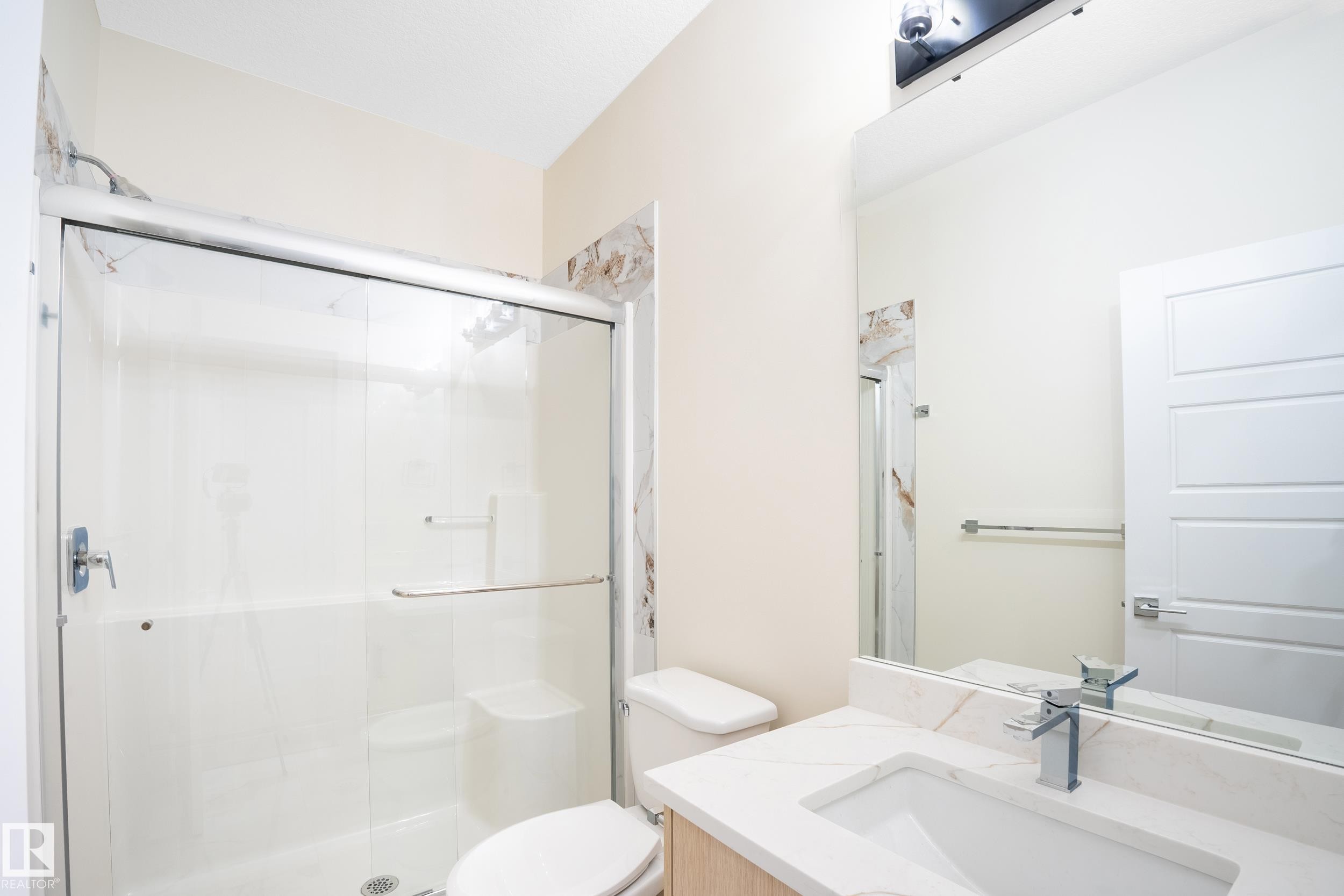 2033 209A Street, Edmonton, AB - Indoor Photo Showing Bathroom