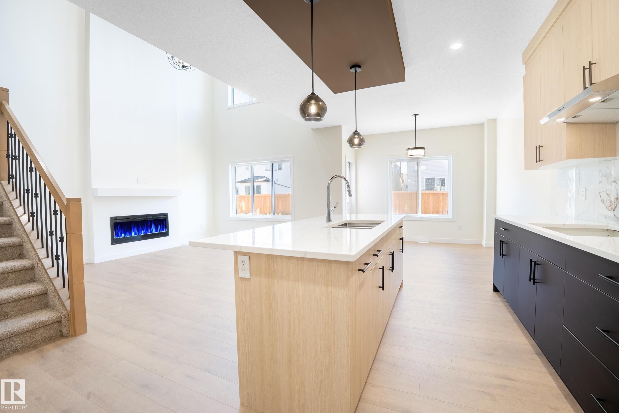 2033 209A Street, Edmonton, AB - Indoor Photo Showing Kitchen With Upgraded Kitchen