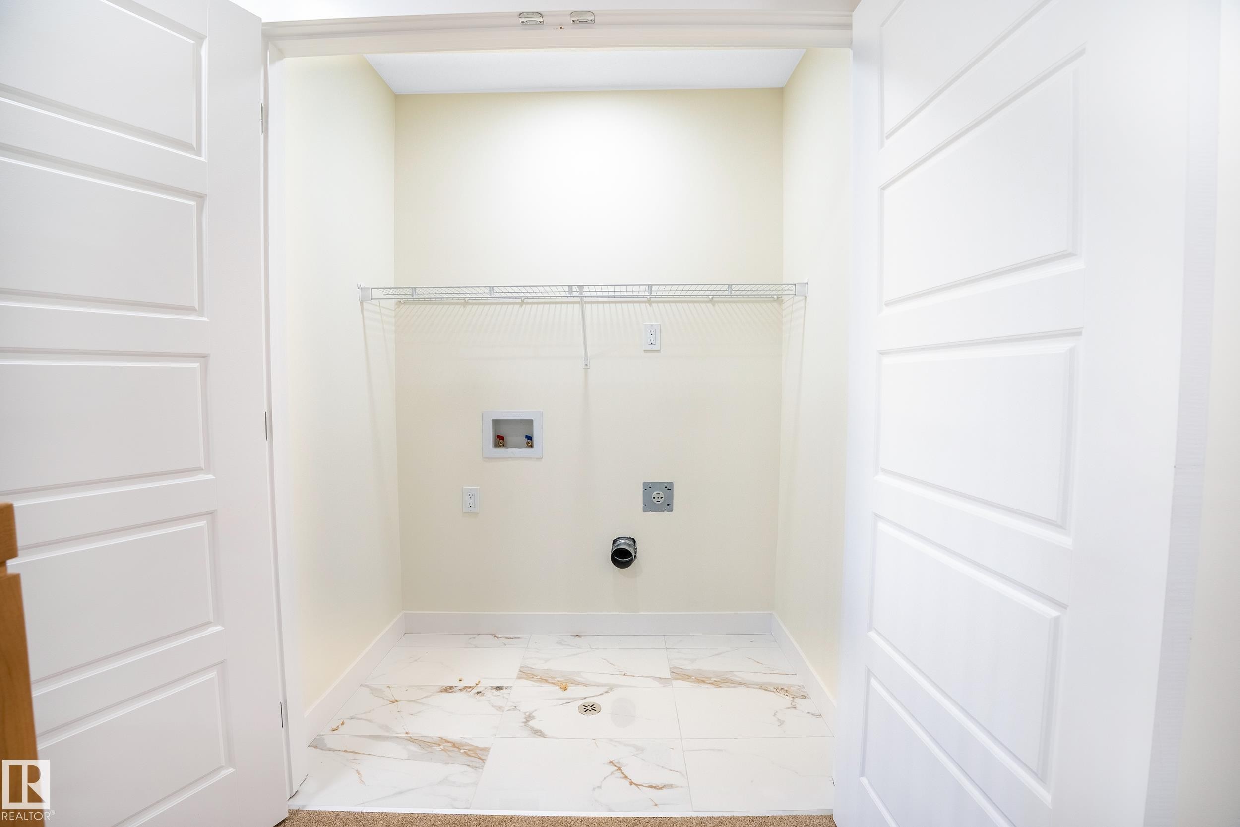 2033 209A Street, Edmonton, AB - Indoor Photo Showing Other Room