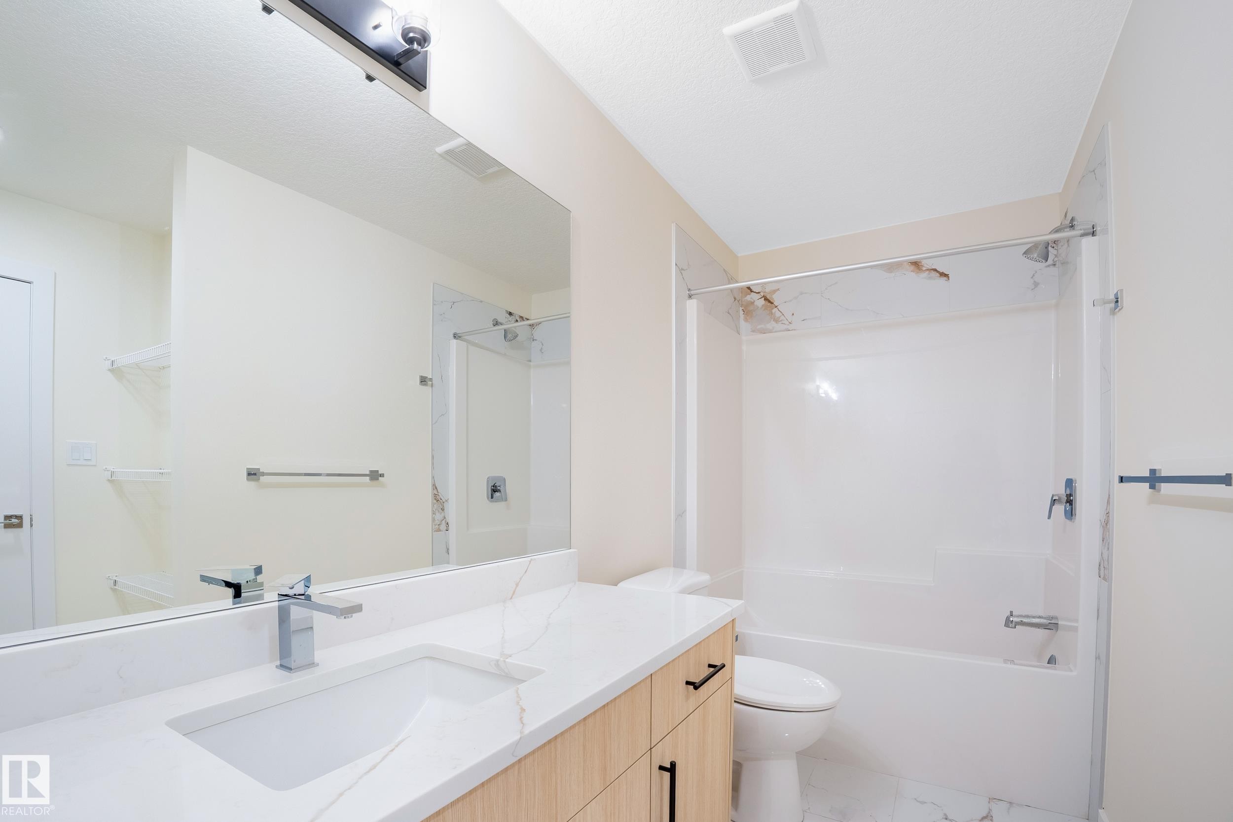 2033 209A Street, Edmonton, AB - Indoor Photo Showing Bathroom