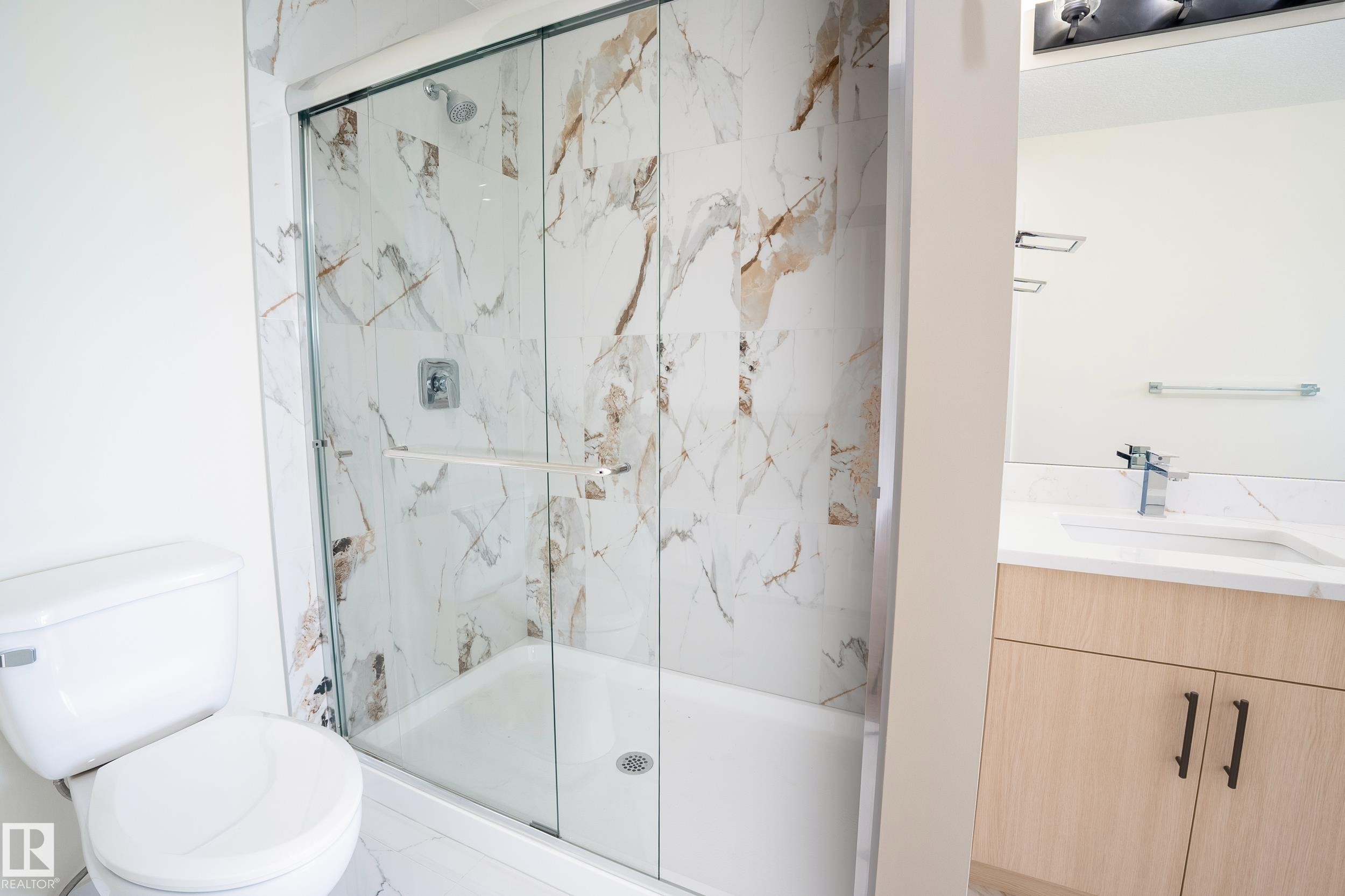 2033 209A Street, Edmonton, AB - Indoor Photo Showing Bathroom