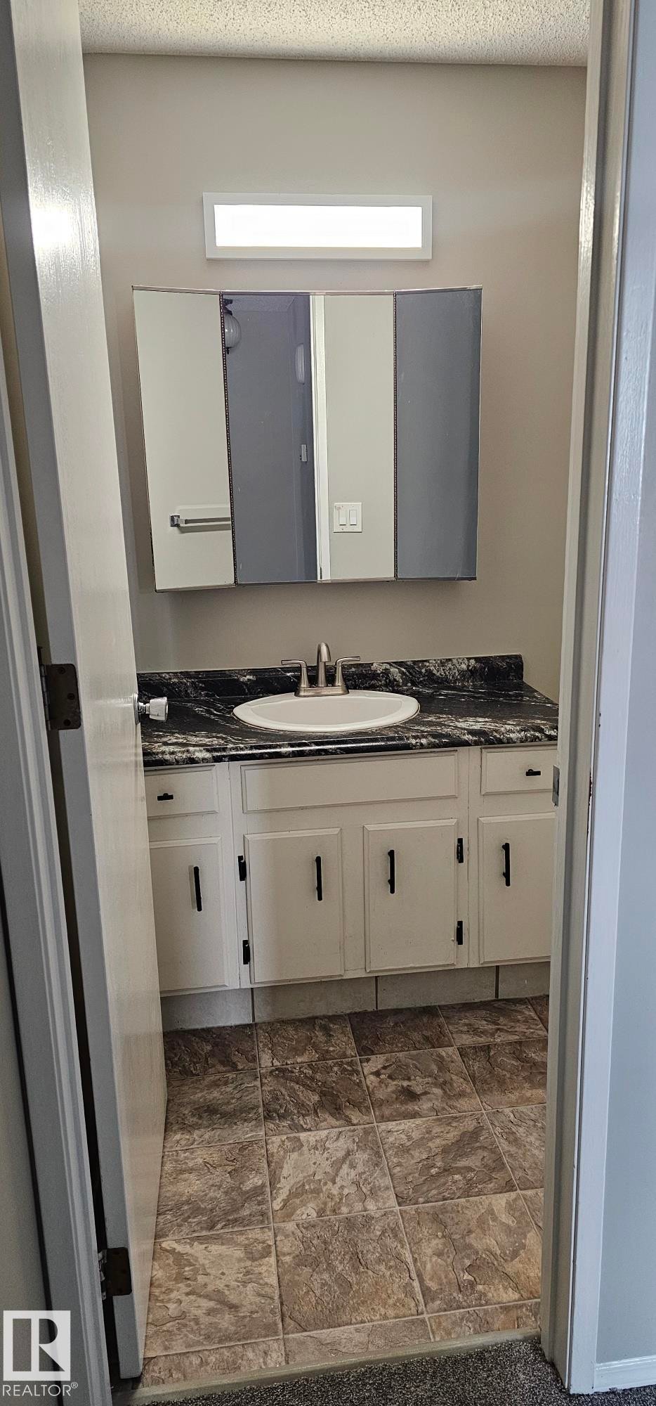 17049 100 Street, Edmonton, AB - Indoor Photo Showing Bathroom