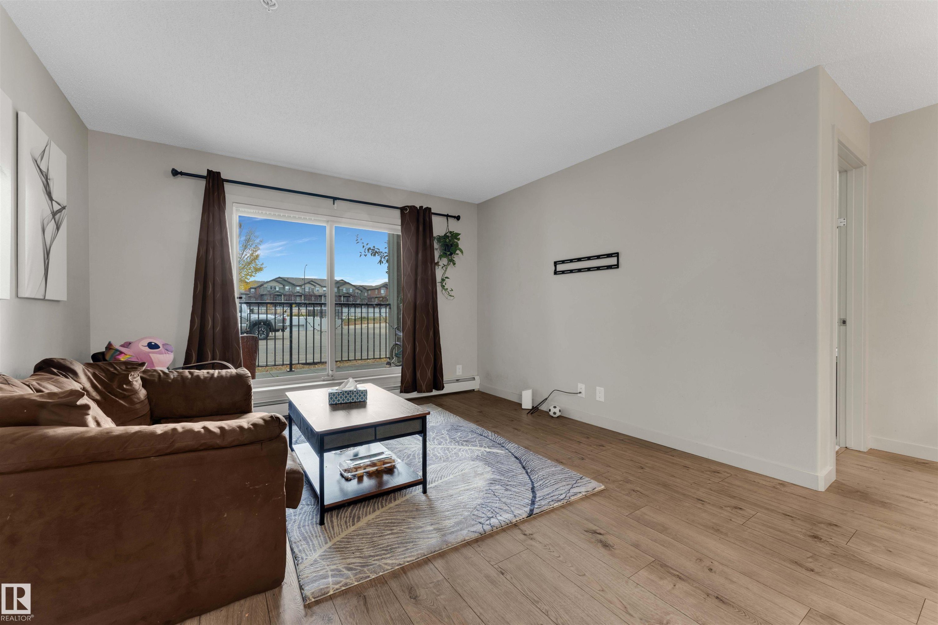 106 4008 Savaryn Drive, Edmonton, AB - Indoor Photo Showing Living Room