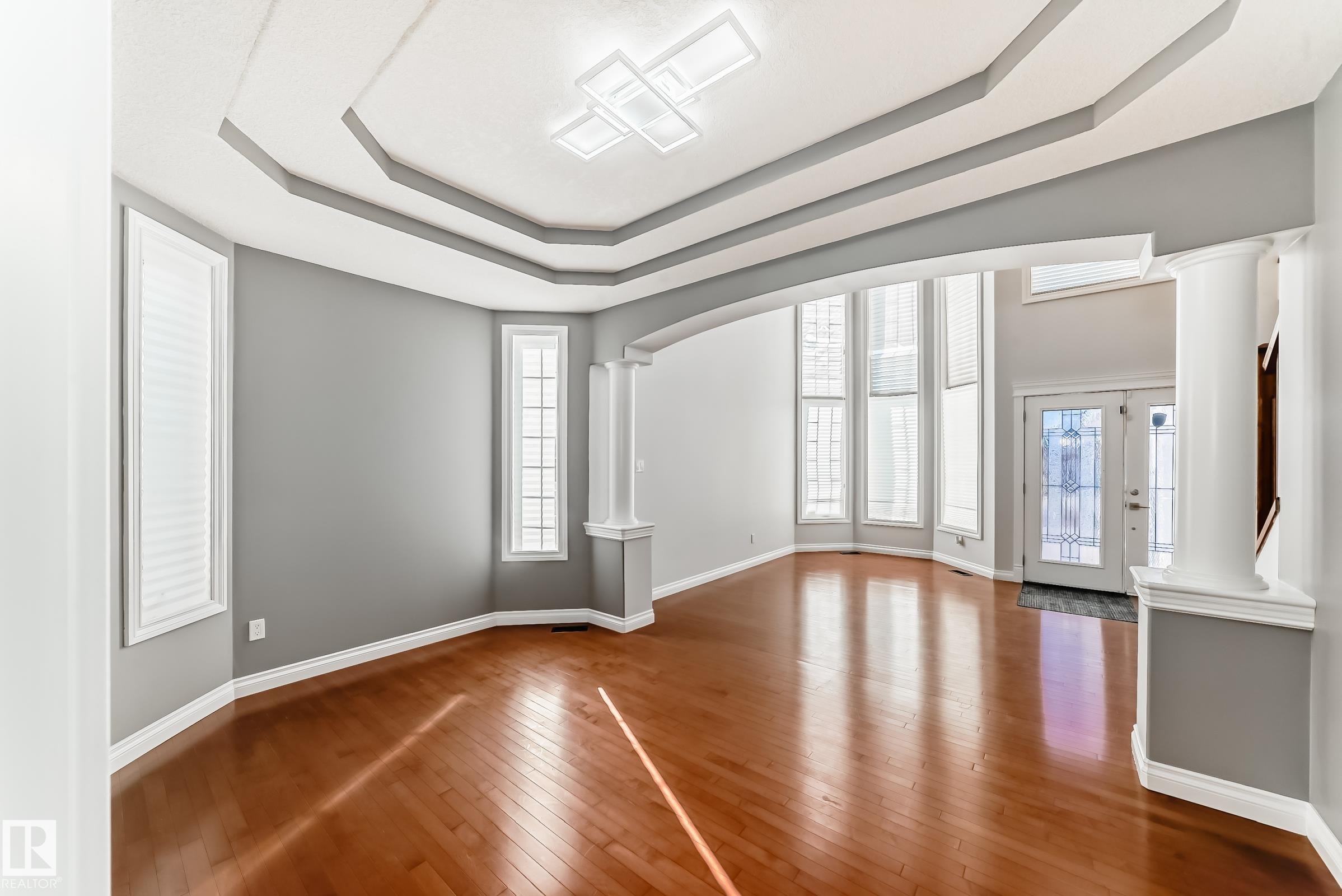 Edmonton, AB - Indoor Photo Showing Other Room