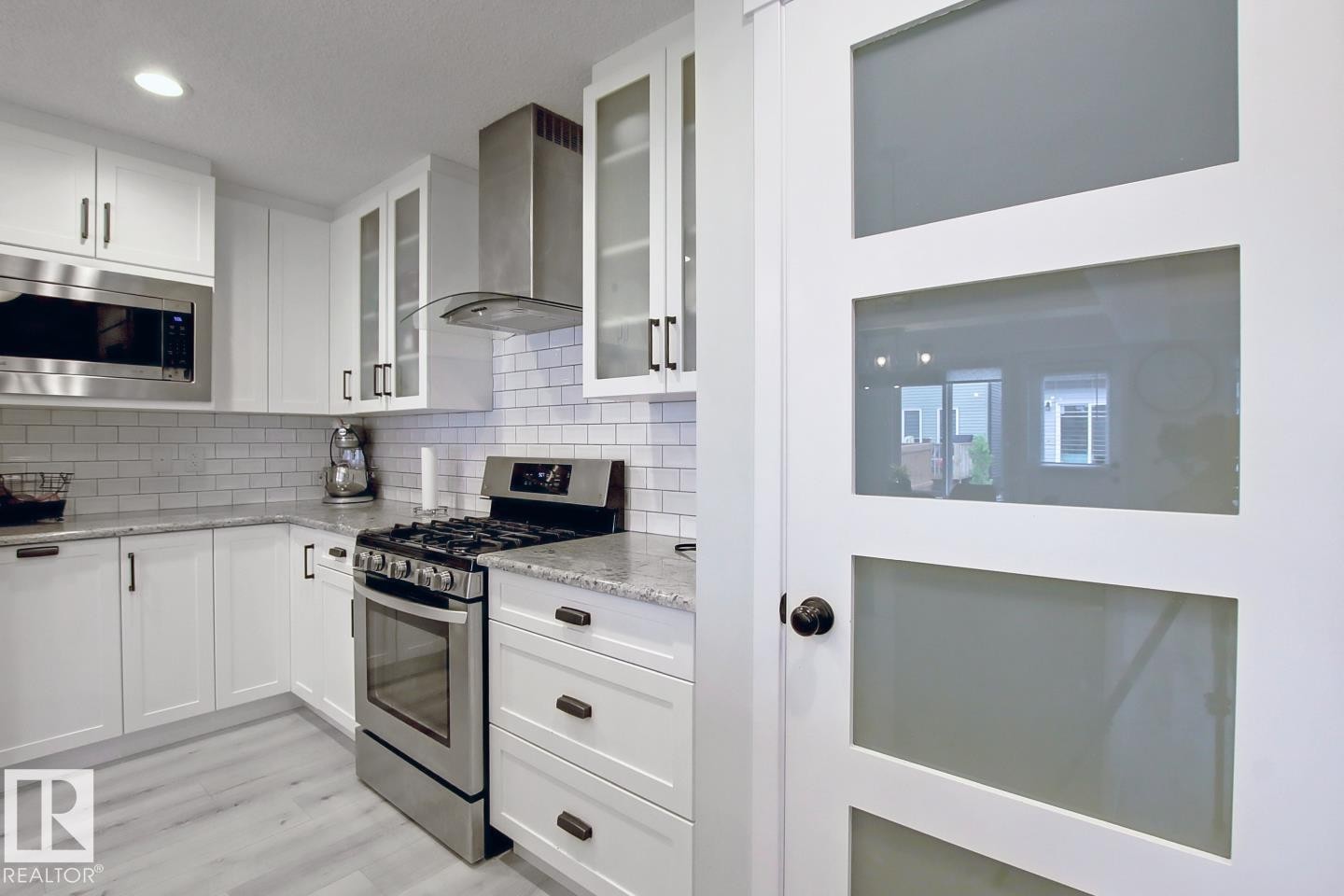 19633 26A Av, Edmonton, AB - Indoor Photo Showing Kitchen With Upgraded Kitchen