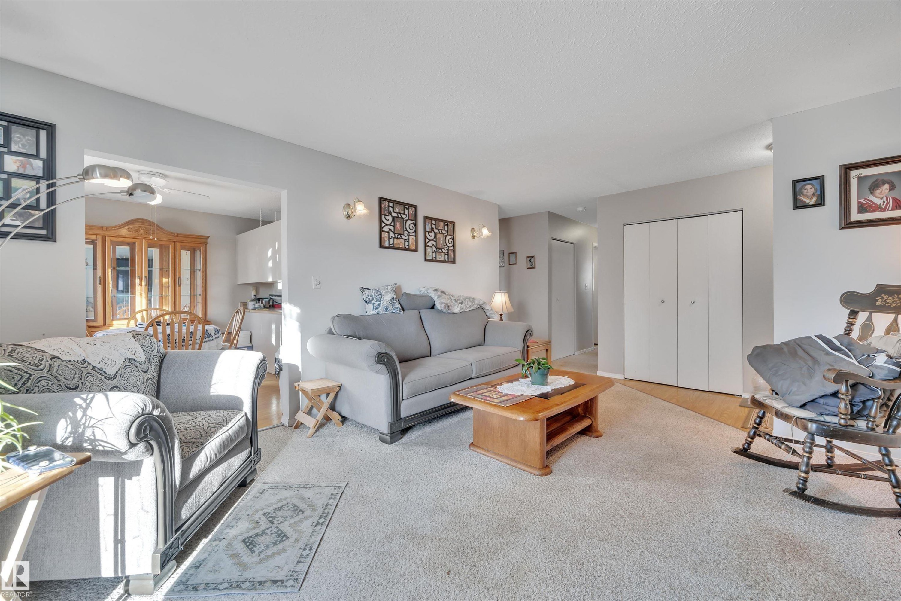 Living room with ceiling fan and carpet floors - 5312 36 Ave, Wetaskiwin, AB - Indoor Photo Showing Living Room