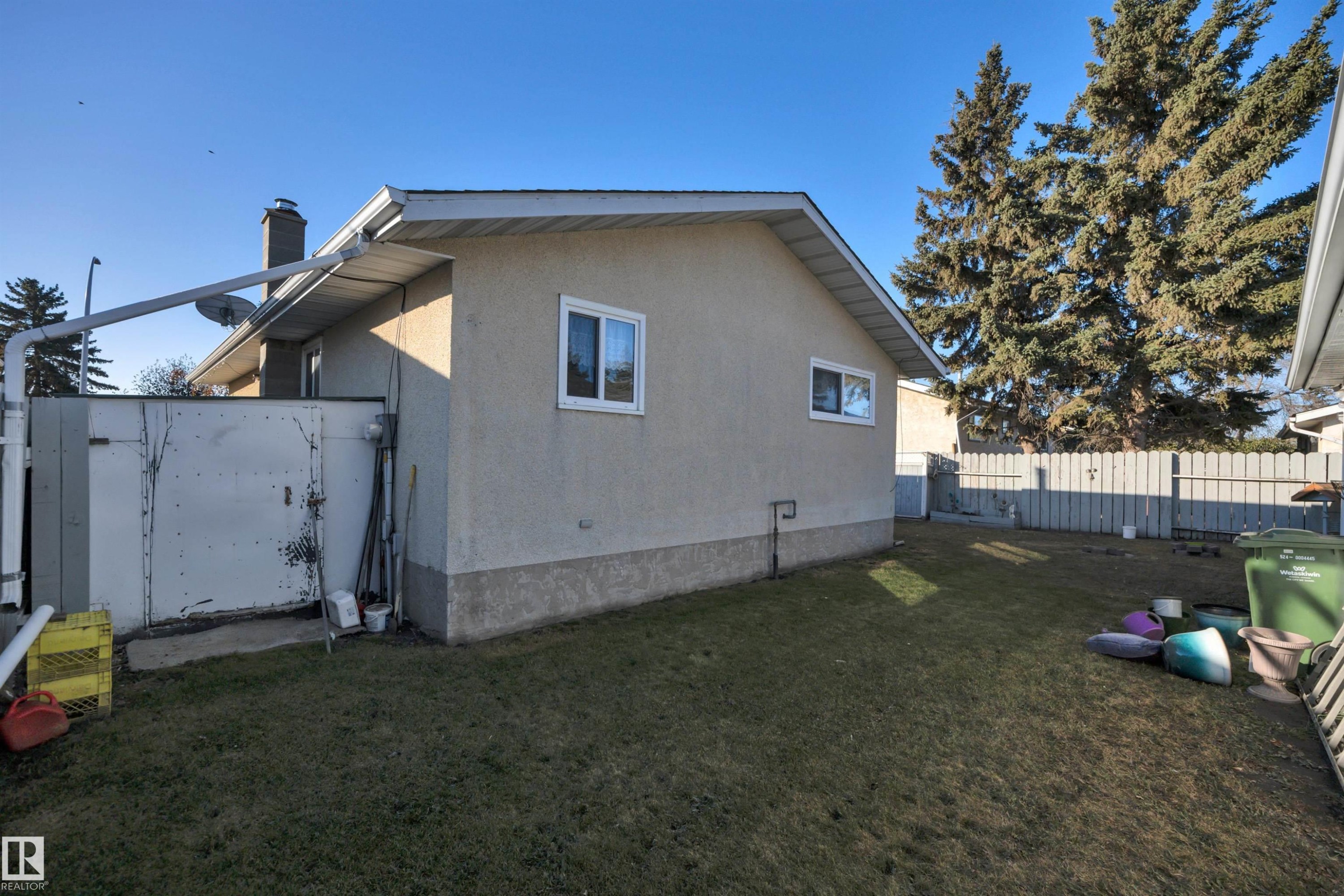View of home's exterior with stucco siding and a chimney - 5312 36 Ave, Wetaskiwin, AB - Outdoor With Exterior