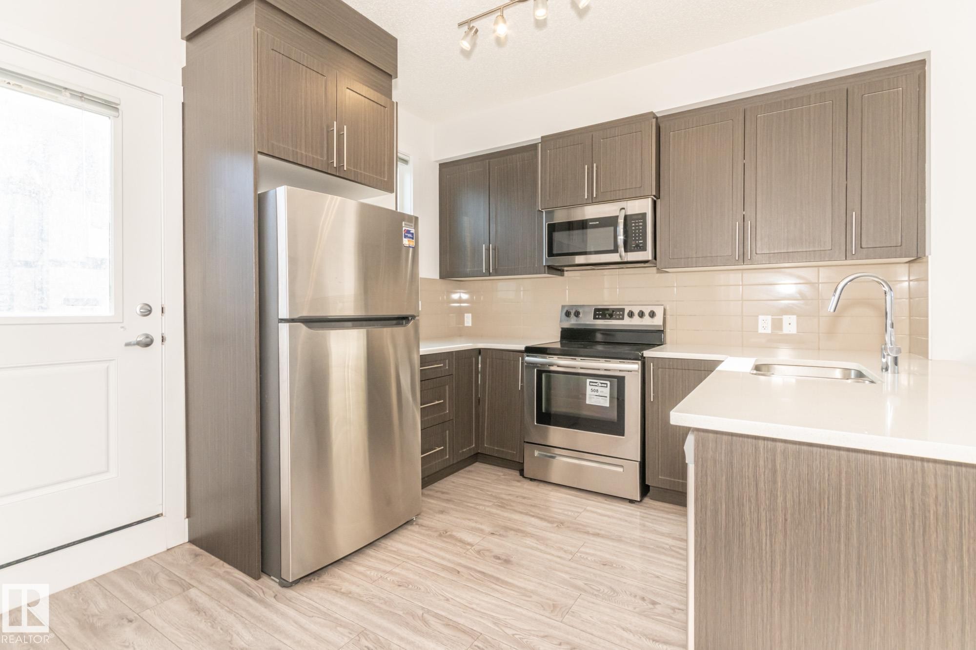 71 655 Watt Boulevard, Edmonton, AB - Indoor Photo Showing Kitchen