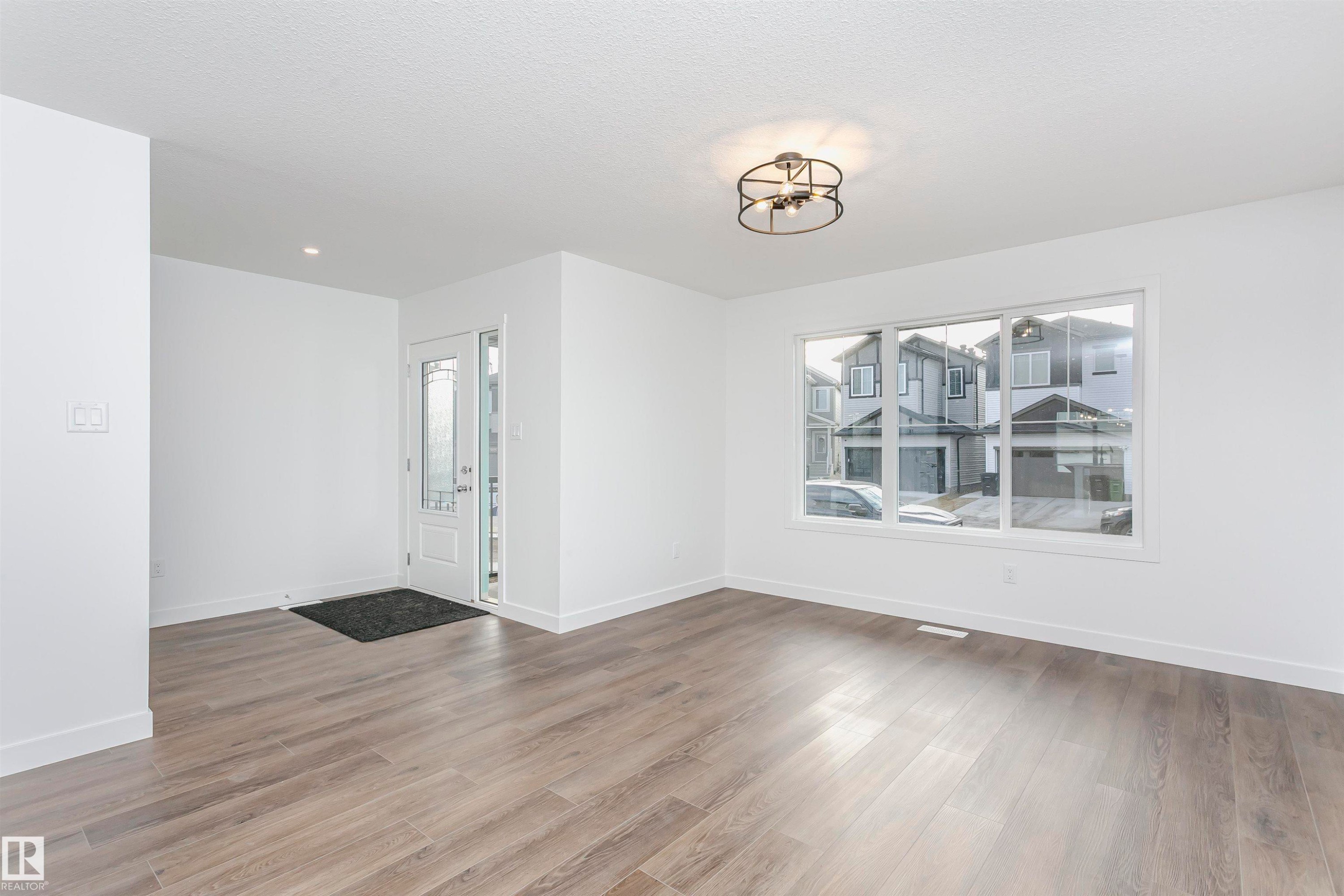 9530 Carson Bend, Edmonton, AB - Indoor Photo Showing Other Room