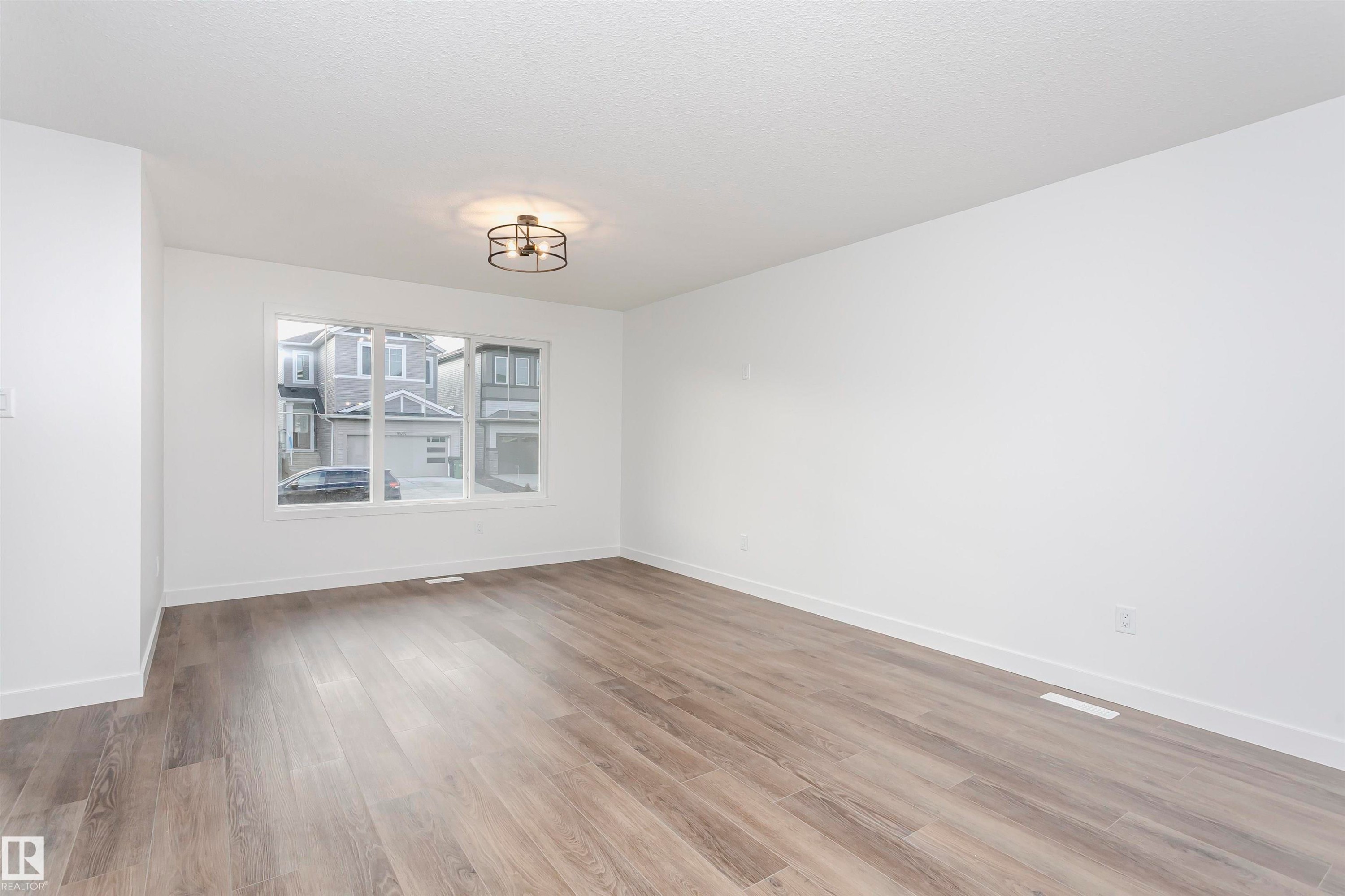 9530 Carson Bend, Edmonton, AB - Indoor Photo Showing Other Room