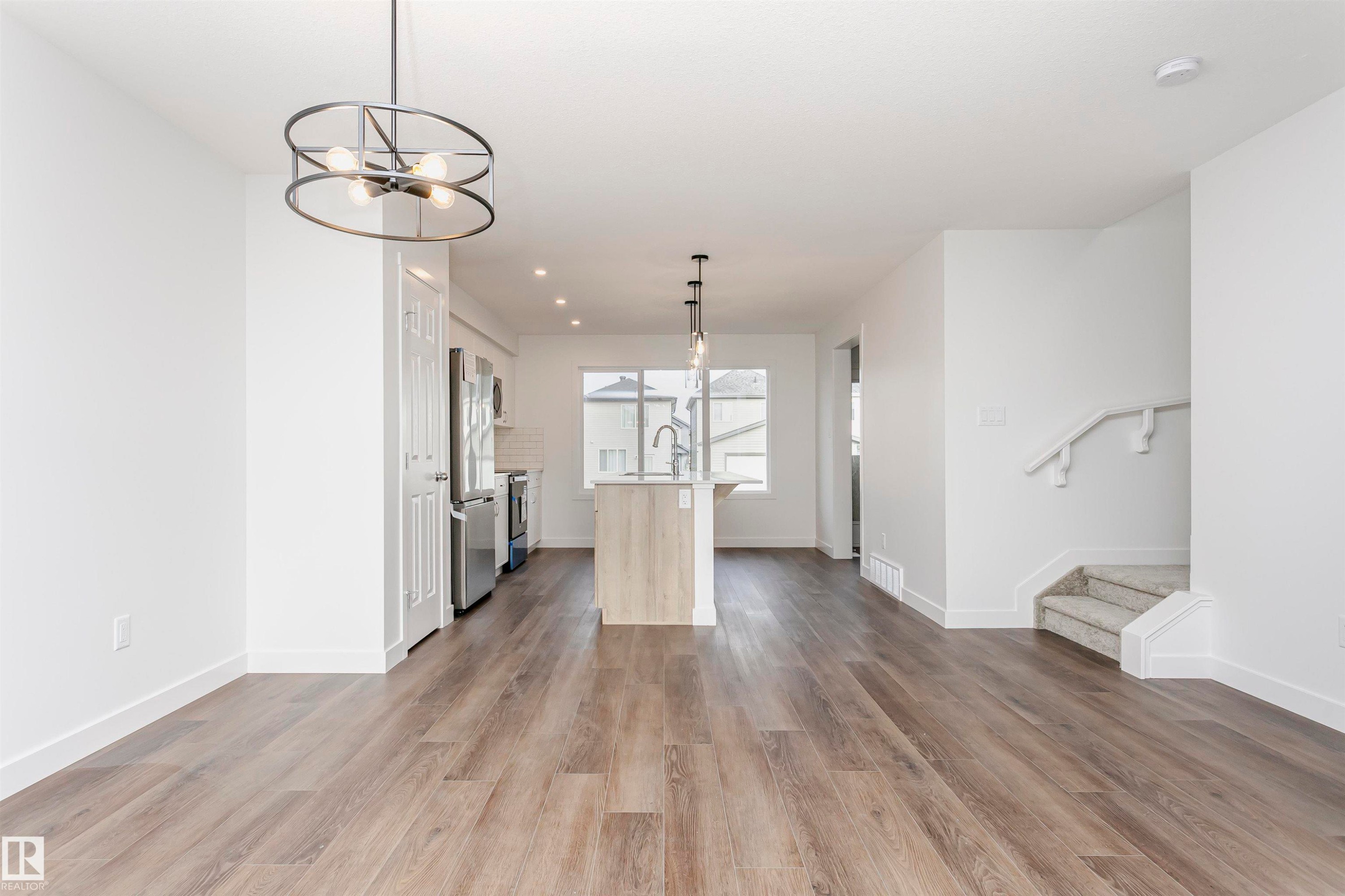 9530 Carson Bend, Edmonton, AB - Indoor