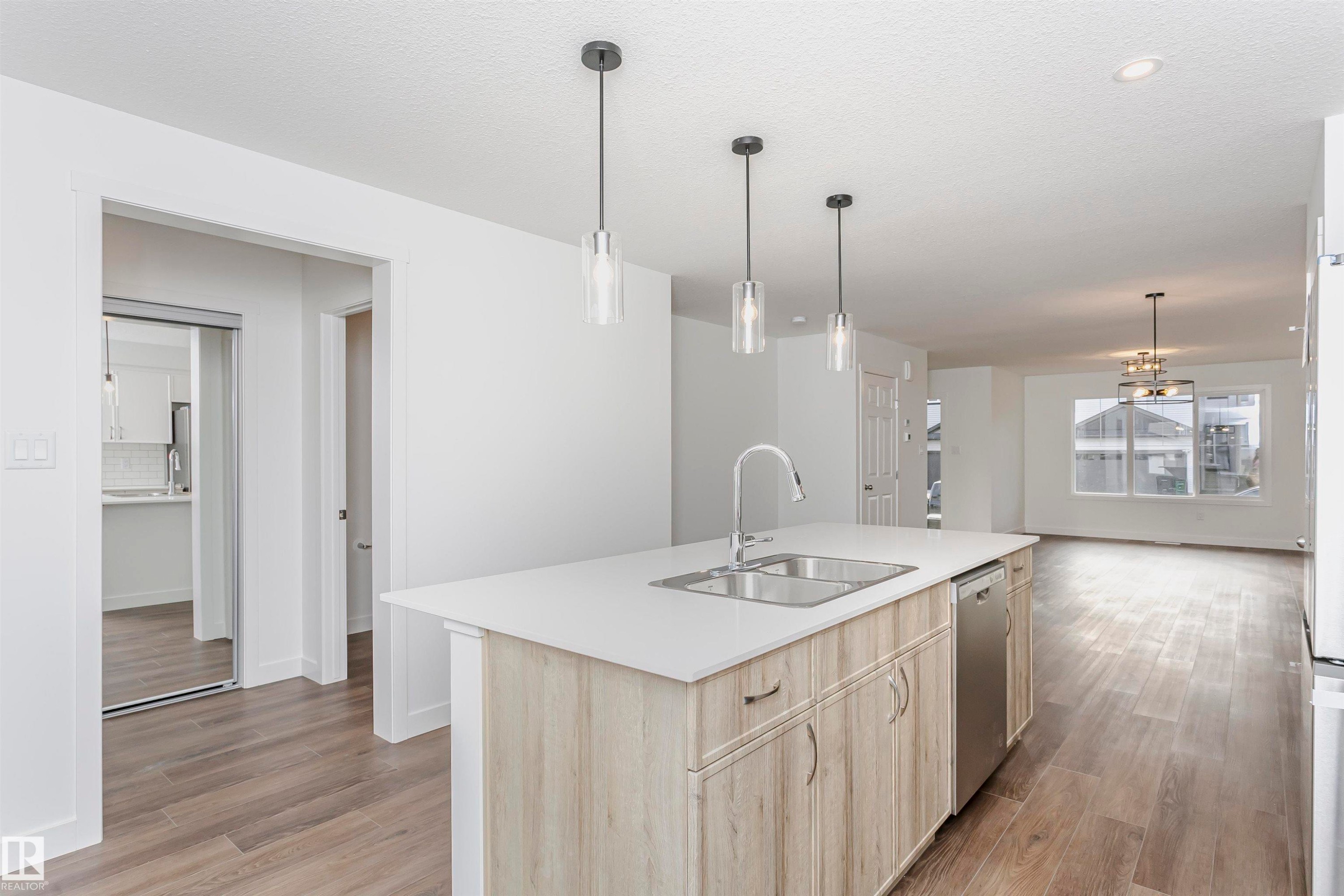 9530 Carson Bend, Edmonton, AB - Indoor Photo Showing Kitchen With Double Sink