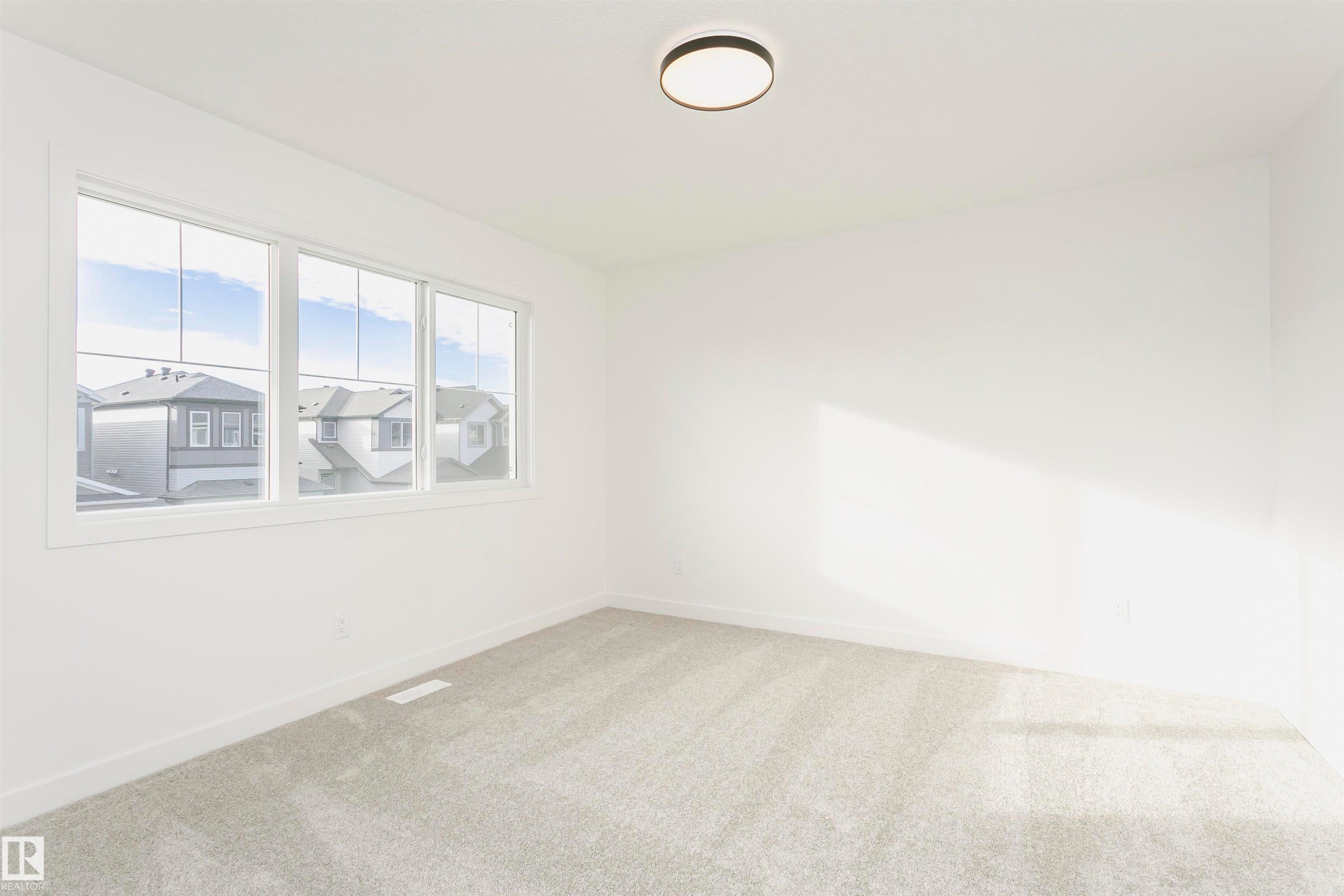 9530 Carson Bend, Edmonton, AB - Indoor Photo Showing Other Room