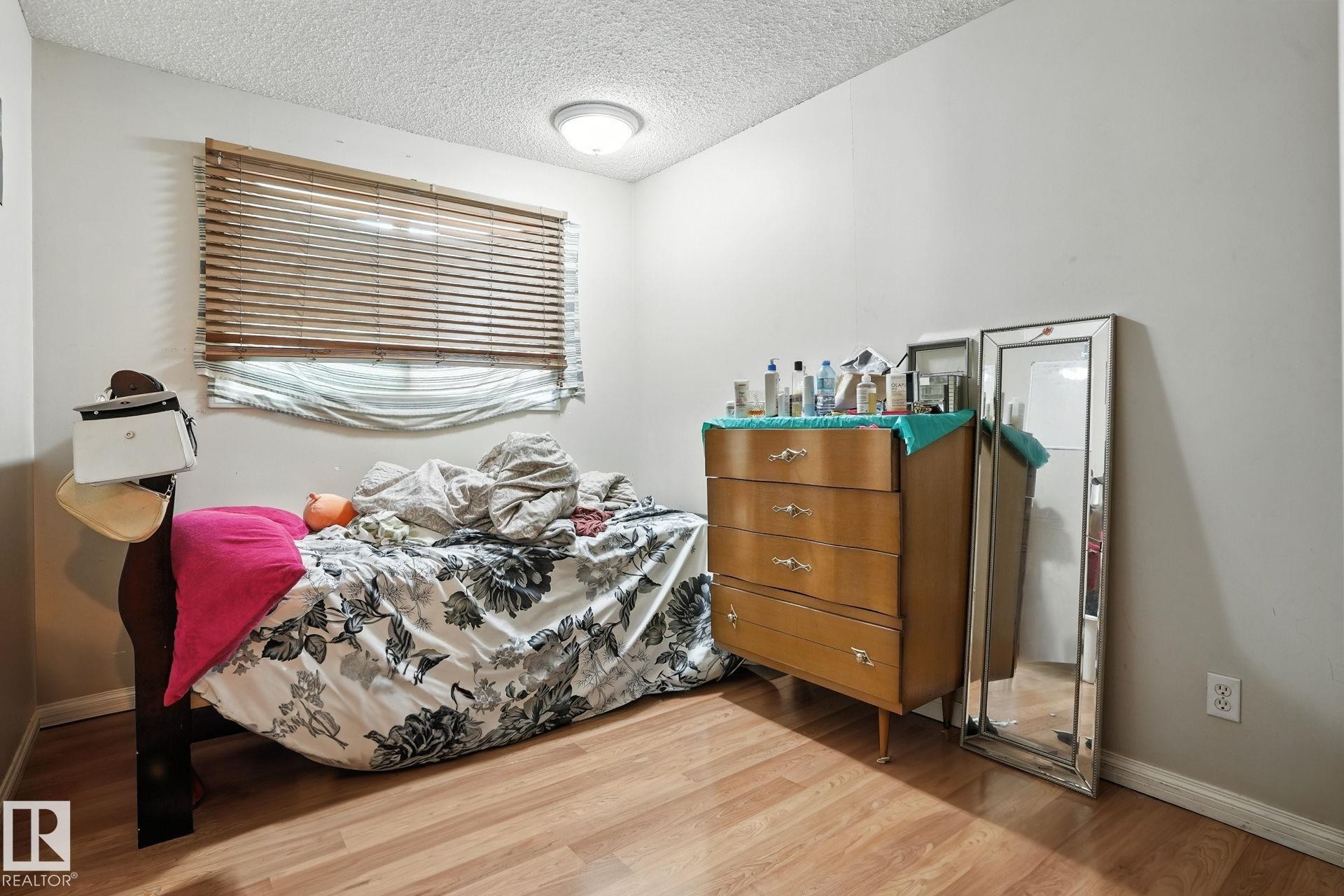 9963 171 Ave, Edmonton, AB - Indoor Photo Showing Bedroom