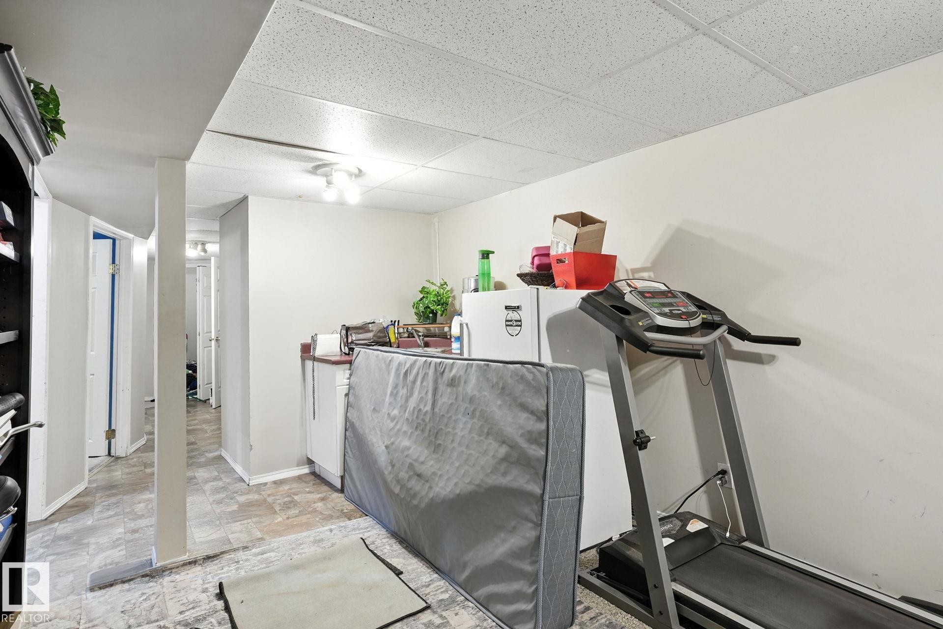 9963 171 Ave, Edmonton, AB - Indoor Photo Showing Gym Room