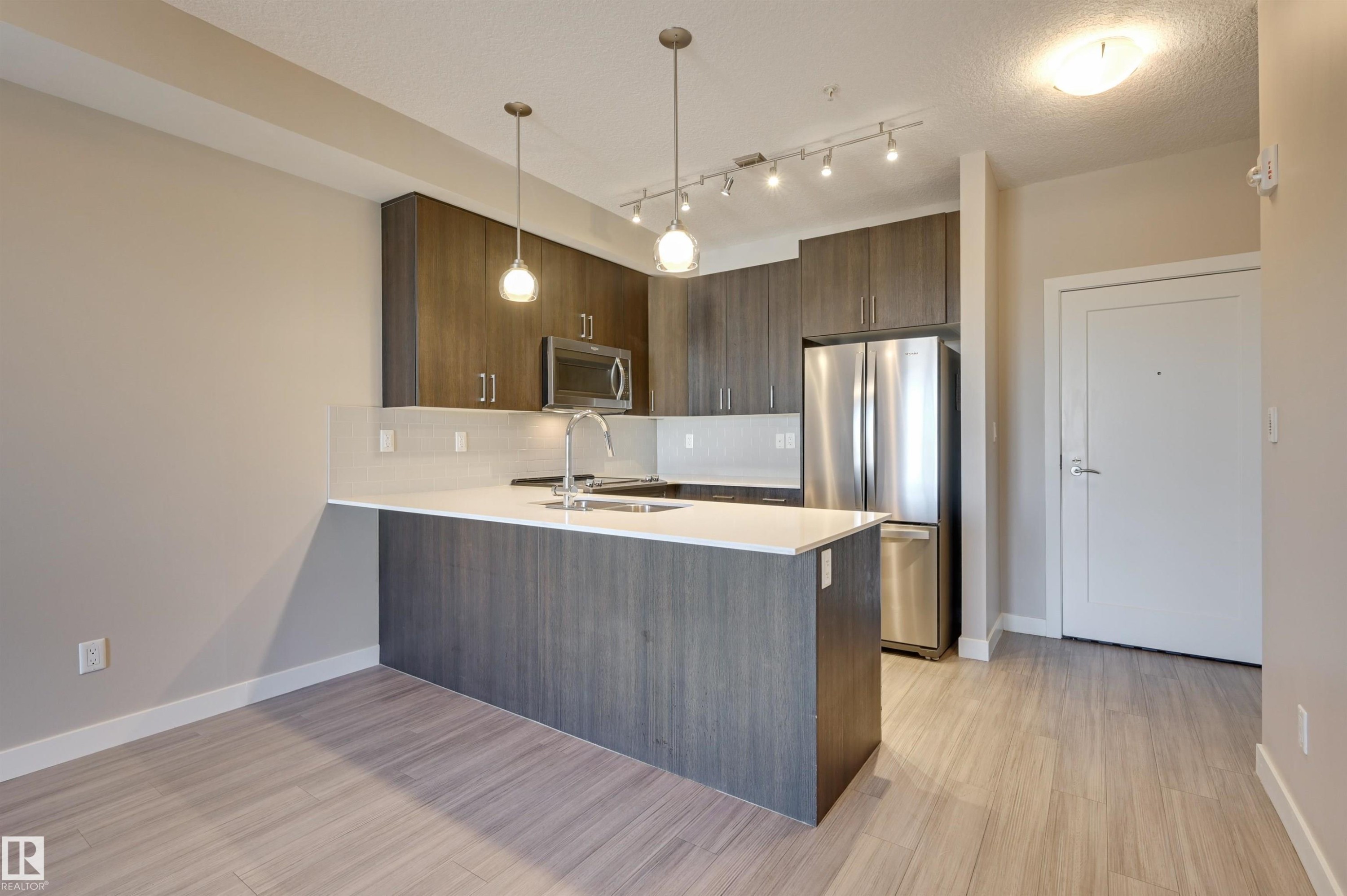 301 17 Columbia Avenue, Devon, AB - Indoor Photo Showing Kitchen With Stainless Steel Kitchen With Upgraded Kitchen