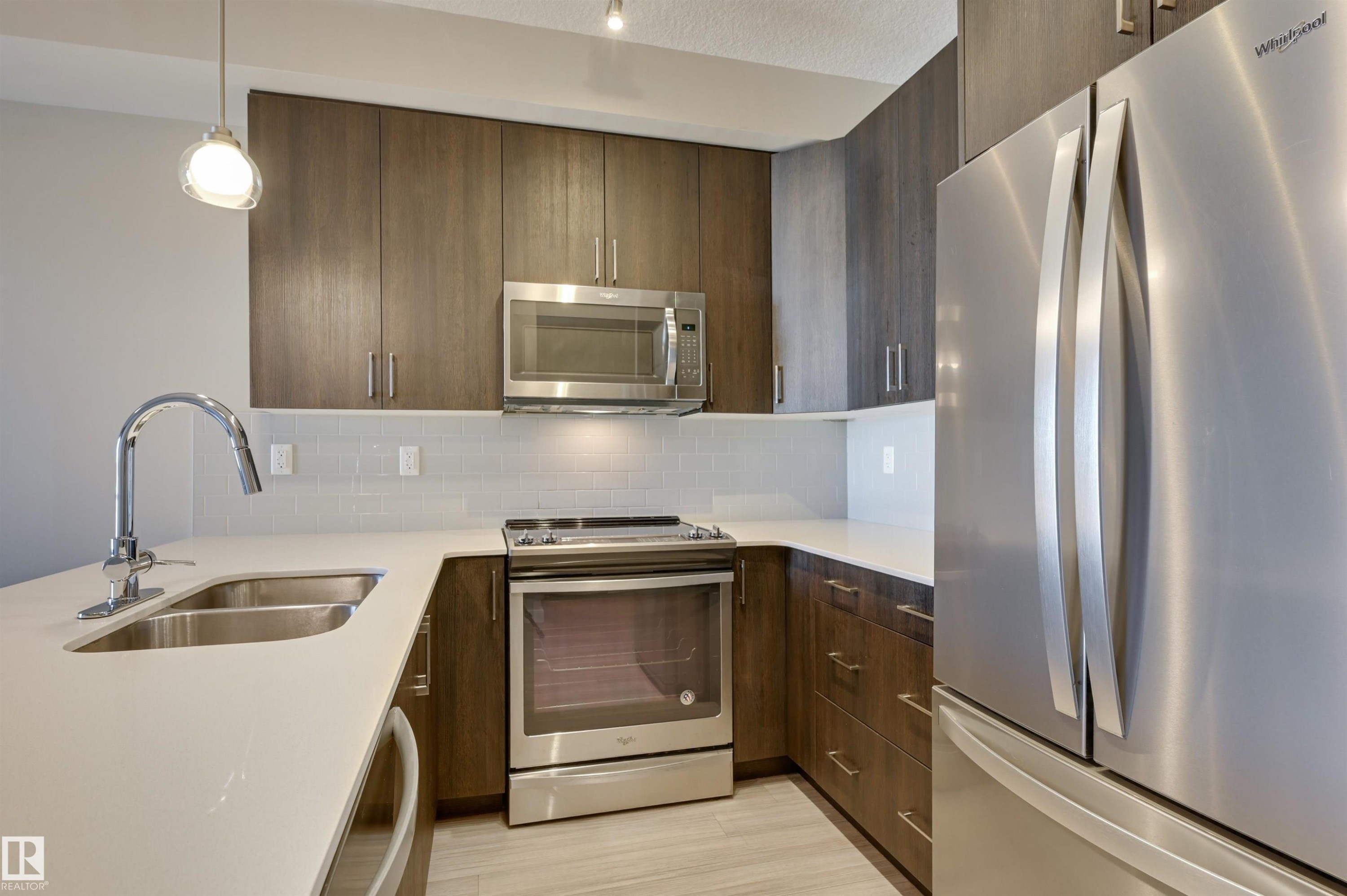 301 17 Columbia Avenue, Devon, AB - Indoor Photo Showing Kitchen With Stainless Steel Kitchen With Double Sink With Upgraded Kitchen